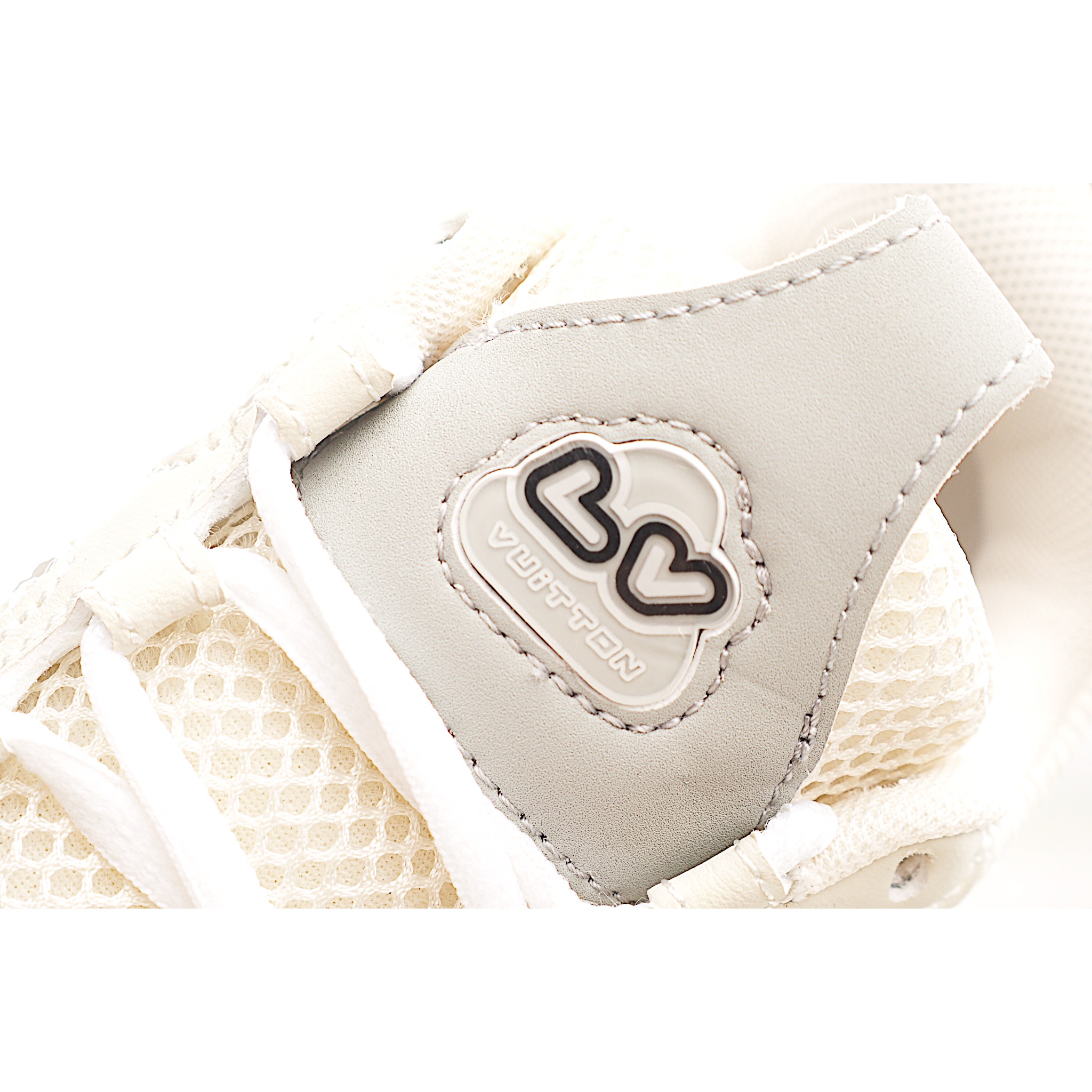 图片[5]-路家 圆头4代 系带休闲儿童鞋 此款鞋采用近几年比较流行的版型设计，外观时尚大气。鞋底采用耐磨的材质和粒面牛皮革鞋面，系带闭合方式。让您在平时生活中感觉到舒适的体验。缤纷色调点亮素色基底，展现复古篮球鞋的灵感启发。 尺码：26-37 货号：灰色-选品中心