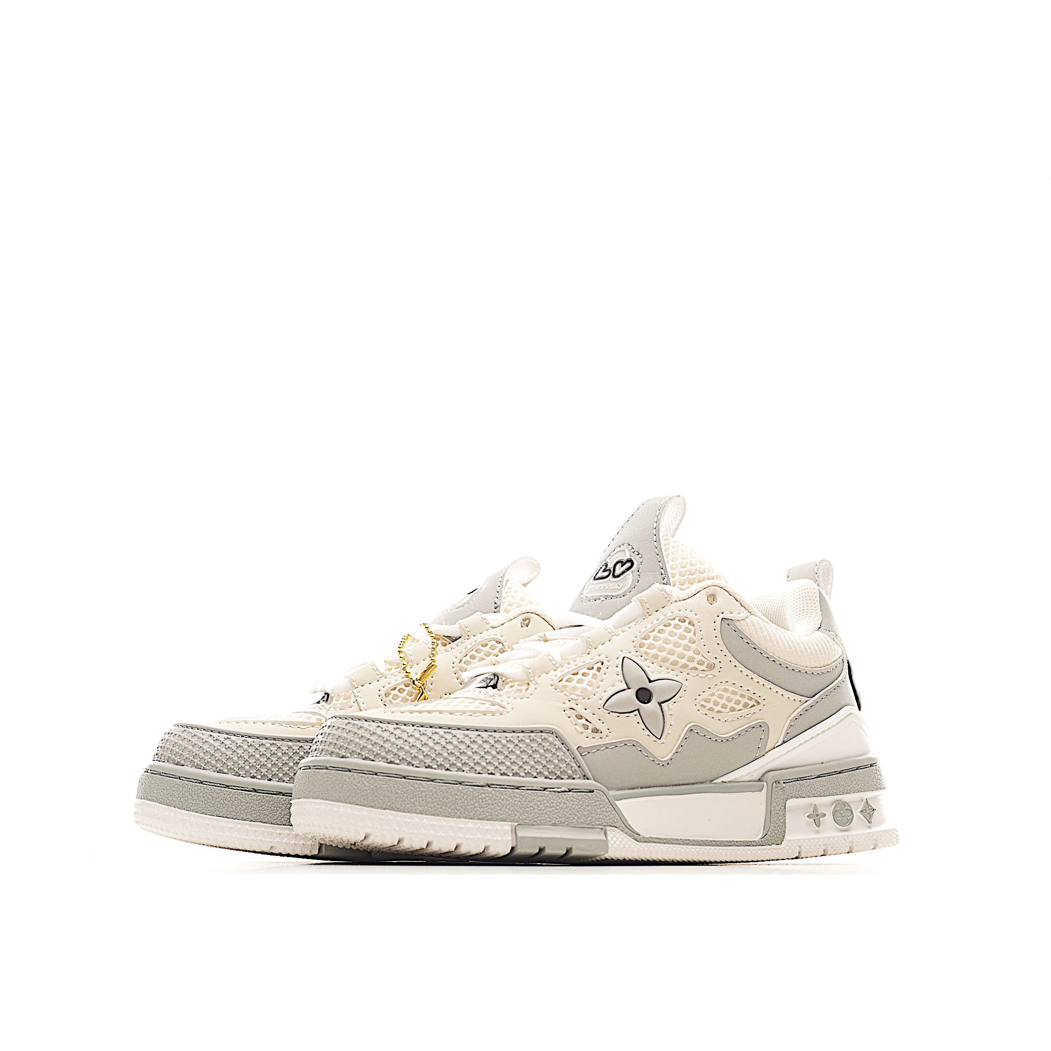 图片[3]-路家 圆头4代 系带休闲儿童鞋 此款鞋采用近几年比较流行的版型设计，外观时尚大气。鞋底采用耐磨的材质和粒面牛皮革鞋面，系带闭合方式。让您在平时生活中感觉到舒适的体验。缤纷色调点亮素色基底，展现复古篮球鞋的灵感启发。 尺码：26-37 货号：灰色-选品中心