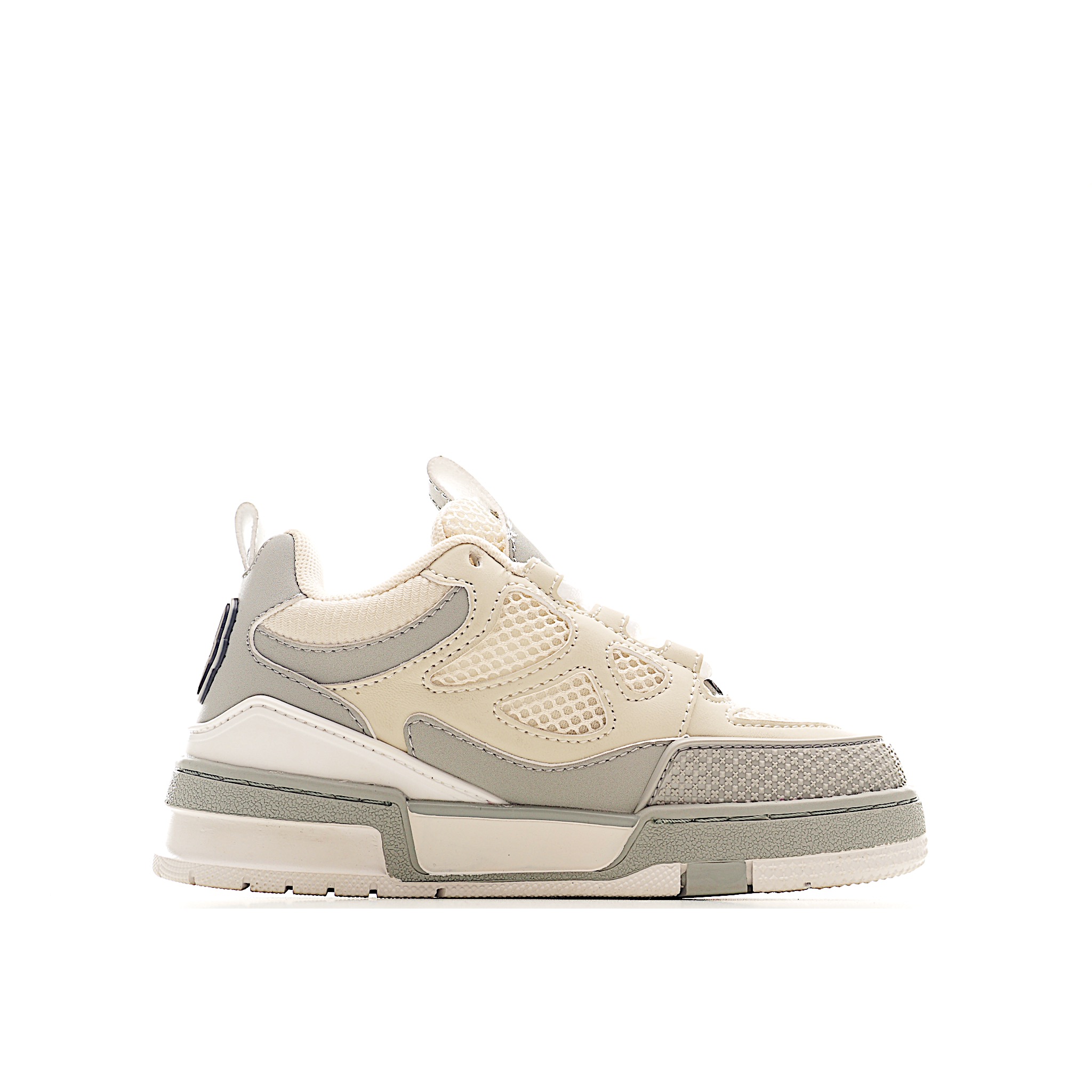 图片[2]-路家 圆头4代 系带休闲儿童鞋 此款鞋采用近几年比较流行的版型设计，外观时尚大气。鞋底采用耐磨的材质和粒面牛皮革鞋面，系带闭合方式。让您在平时生活中感觉到舒适的体验。缤纷色调点亮素色基底，展现复古篮球鞋的灵感启发。 尺码：26-37 货号：灰色-选品中心