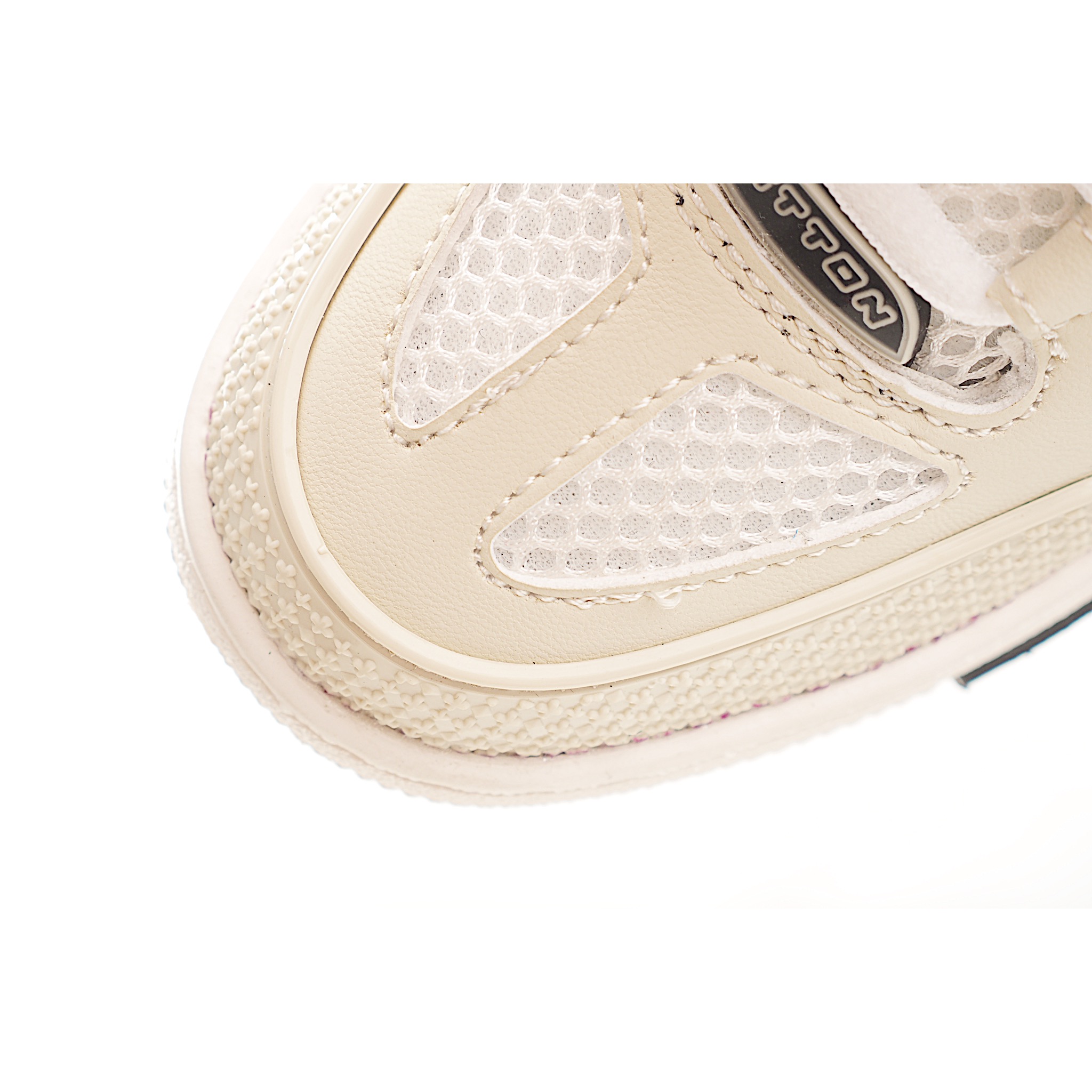 图片[7]-路家 圆头4代 系带休闲儿童鞋 此款鞋采用近几年比较流行的版型设计，外观时尚大气。鞋底采用耐磨的材质和粒面牛皮革鞋面，系带闭合方式。让您在平时生活中感觉到舒适的体验。缤纷色调点亮素色基底，展现复古篮球鞋的灵感启发。 尺码：26-37 货号：白色-选品中心