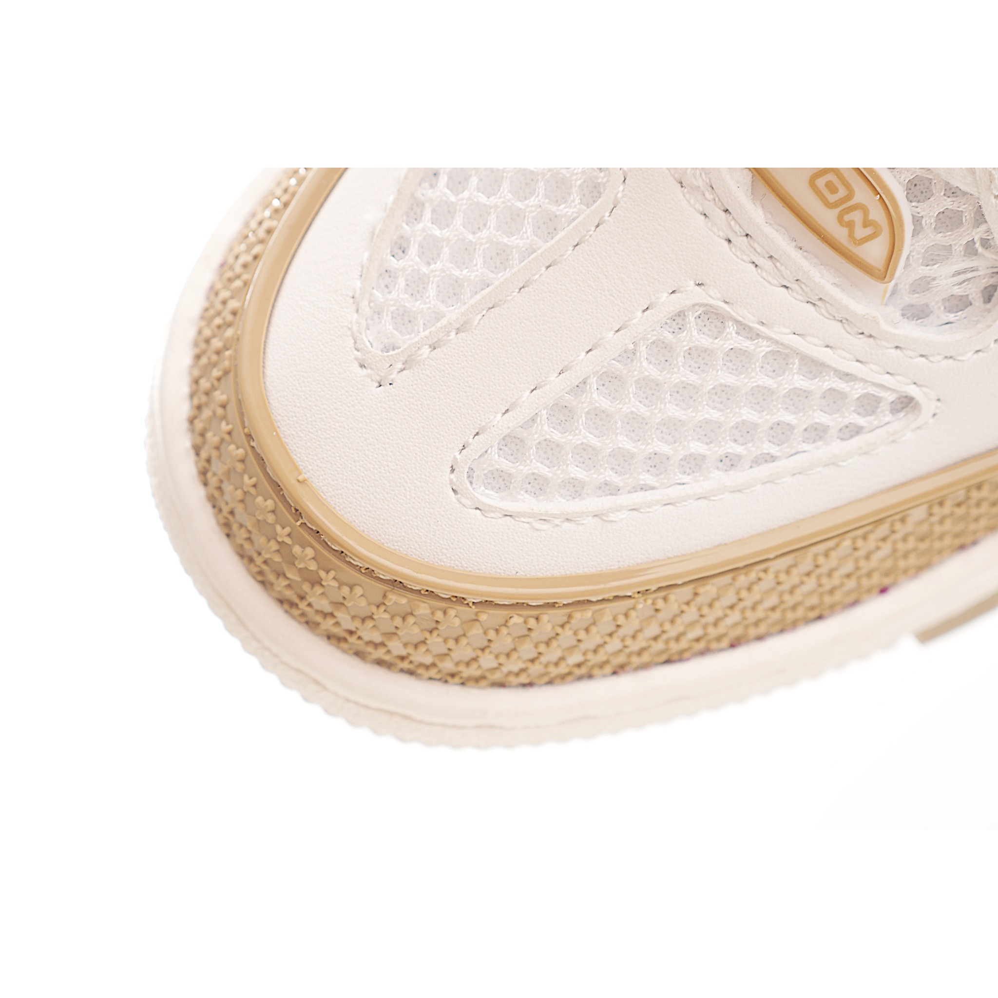 图片[7]-路家 圆头4代 系带休闲儿童鞋 此款鞋采用近几年比较流行的版型设计，外观时尚大气。鞋底采用耐磨的材质和粒面牛皮革鞋面，系带闭合方式。让您在平时生活中感觉到舒适的体验。缤纷色调点亮素色基底，展现复古篮球鞋的灵感启发。 尺码：26-37 货号：白棕色-选品中心