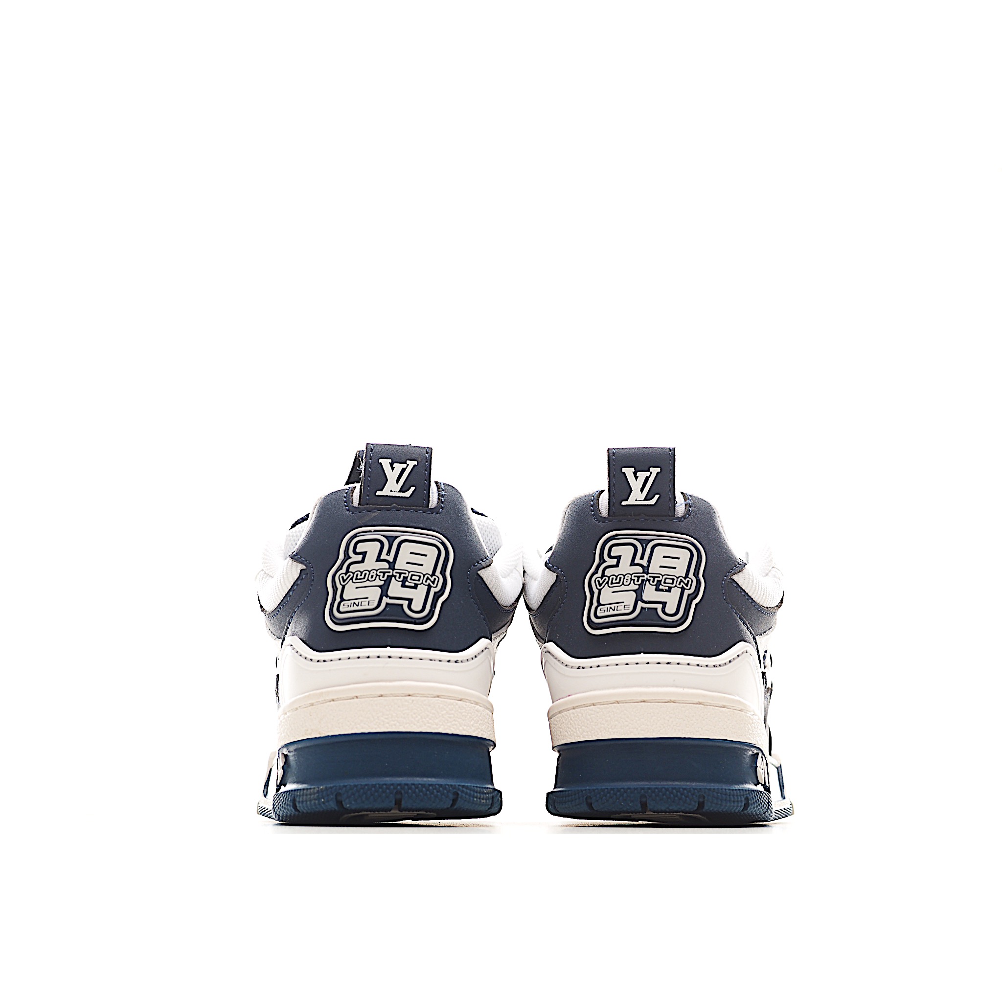 图片[4]-路家 圆头4代 系带休闲儿童鞋 此款鞋采用近几年比较流行的版型设计，外观时尚大气。鞋底采用耐磨的材质和粒面牛皮革鞋面，系带闭合方式。让您在平时生活中感觉到舒适的体验。缤纷色调点亮素色基底，展现复古篮球鞋的灵感启发。 尺码：26-37 货号：蓝白色-选品中心