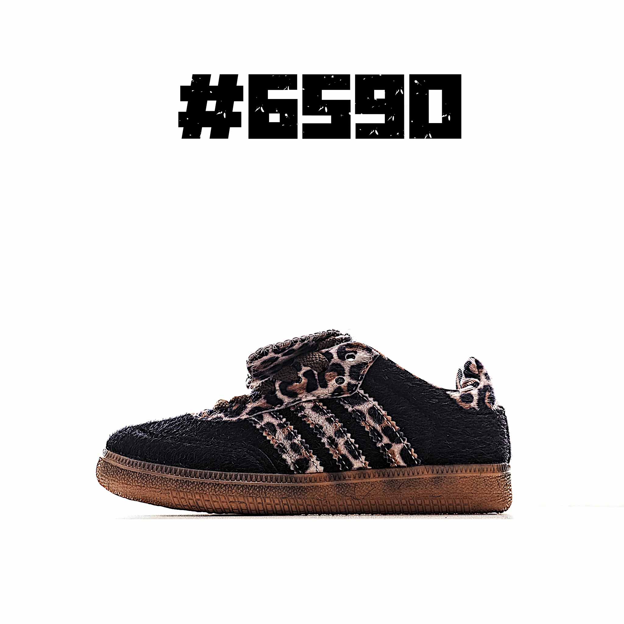 NO:762814,AD Dexun Horse Hair Low-Top Kids Casual Shoes If you go back to the 1990s, you'll find professional football players wearing sambas, just like these baby shoes, almost like they do. Sized down to fit a child, they feature a soft insole for comfort during all-day play. Leather uppers, gum rubber soles, and 3-Stripes keep things classic. Sizes 22-37, adidas,19860909AD 德训 马毛低帮儿童休闲鞋 如果你回到 年代,你会发现职业足球运动员穿着桑巴,就像这些婴儿鞋一样,几乎就像他们一样.尺寸缩小适合儿童,配有柔软的鞋垫,在全天玩耍时感觉舒适.皮革鞋面、胶橡胶鞋底和3条纹保持经典. 尺码22-37,阿迪达斯,,Children's