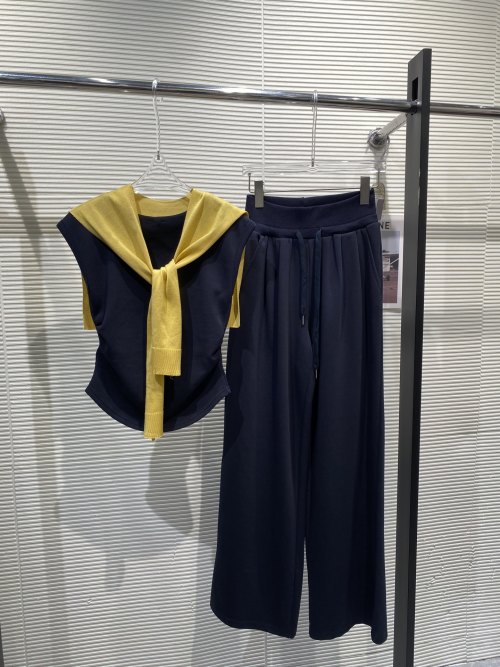 Elegant Women's 3-Piece Knit Set - Sleeveless Top, Scarf & Wide Leg Pants 1 Elegant Women's 3-Piece Knit Set - Sleeveless Top, Scarf & Wide Leg Pants
