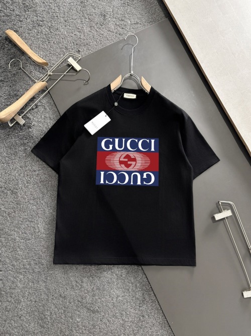 Gucci Men's Black Cotton Jersey T-Shirt with Gucci Logo and Relaxed Fit 1 Gucci Men's Black Cotton Jersey T-Shirt with Gucci Logo and Relaxed Fit