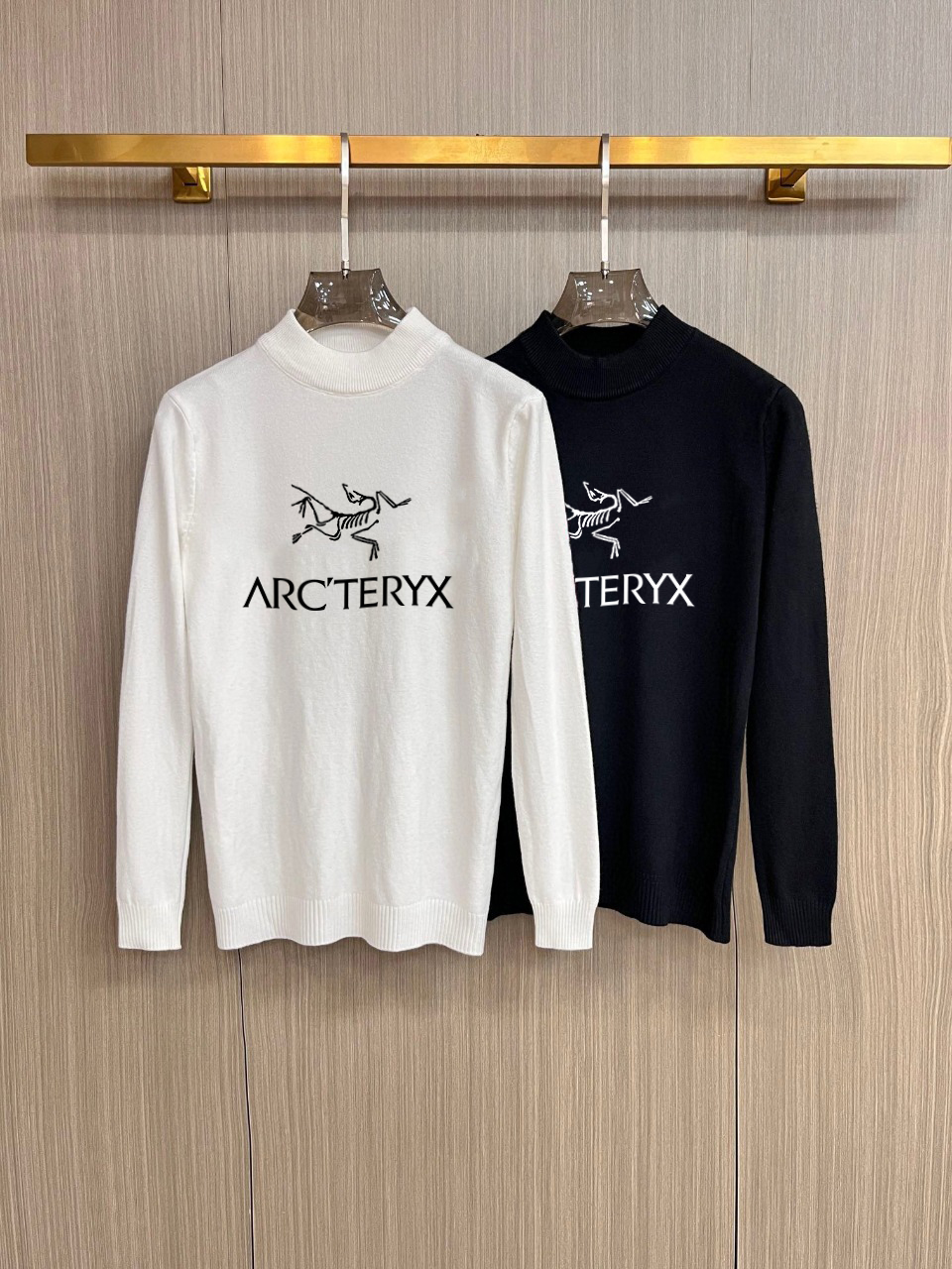 💰135 主推【始祖鸟】半高领毛衣 秋冬最新系列，专柜1:1顶级复刻，全品相！厚款，潮人必备单品！懂货的老铁赶紧下手,
尺码：M~3XL
颜色：黑色 白色