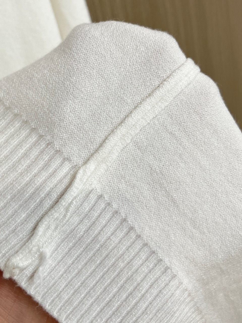 💰135 主推【始祖鸟】半高领毛衣 秋冬最新系列，专柜1:1顶级复刻，全品相！厚款，潮人必备单品！懂货的老铁赶紧下手,
尺码：M~3XL
颜色：黑色 白色