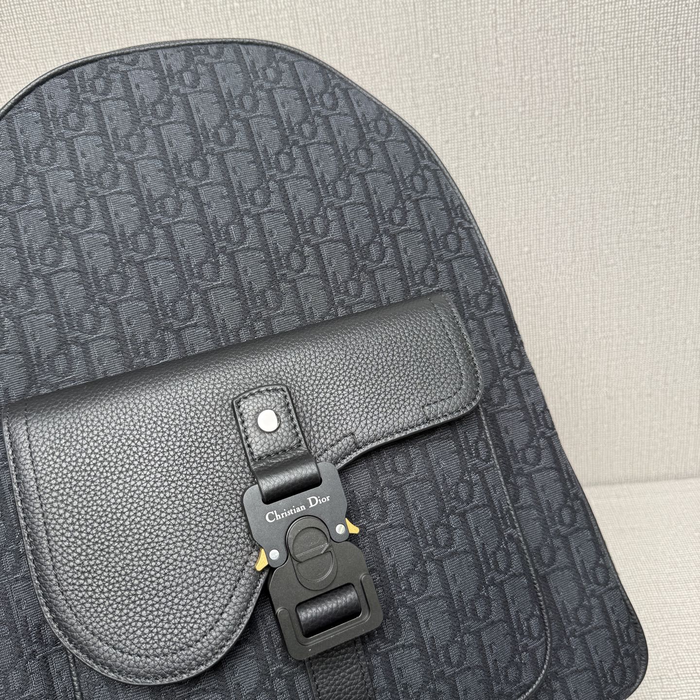 Dior Black Oblique Canvas Saddle Backpack with Leather Details 8 i1745030919004 3887 0 7