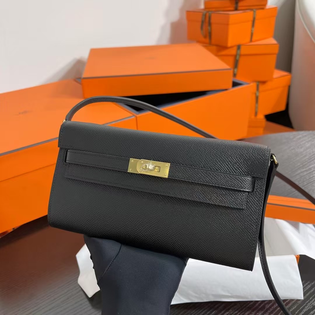 NO:699628,Half-hand ready stock Kelly woc hot-selling model, everyone must pay, practical, multi-purpose, detailed picture Color: black Gold and silver buckle ready stock Synchronized counter wax thread sewing A-grade ESOM leather [ready stock] (size length 20.5 x width 11x thickness 2 cm)  Kelly crossbody bag, with shoulder strap, 4 card slots, 2 bill pockets, 1 central zipper coin purse, perfect with a small card holder, Hermes, hermes, wallets, satchels, crossbody bags, Hermes,19860909半手现货 Kelly woc热销款,每个人必收款,实用,多用处,细节图 颜色:黑色 金银扣现货 同步专柜蜡线缝制 A级ESOM皮【现货】（尺寸长20.5 x 宽11x 厚2厘米） 凯丽斜挎包,有肩带,4个卡槽,2个钞票口袋,1个中央拉链零钱包,配上小卡包再佳,爱马仕,hermes,wallets,satchels,crossbody bags,Hermes,,Bag