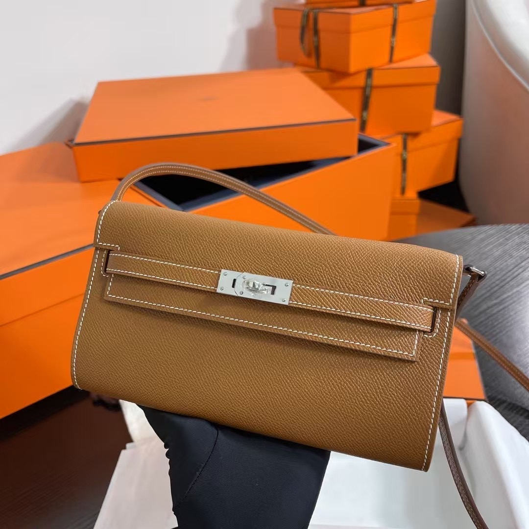 NO:699632,Half-hand ready stock Kelly woc hot-selling model, everyone must pay, practical, multi-purpose, detailed picture Color: golden brown Gold and silver buckle ready stock Synchronized counter wax thread sewing A grade ESOM leather [ready stock] (size length 20.5 x width 11x thickness 2 cm)  Kelly crossbody bag, with shoulder strap, 4 card slots, 2 bill pockets, 1 central zipper coin purse, perfect with a small card holder, Hermes, hermes, wallets, satchels, crossbody bags, Hermes,19860909半手现货 Kelly woc热销款,每个人必收款,实用,多用处,细节图 颜色:金棕色 金银扣现货 同步专柜蜡线缝制 A级ESOM皮【现货】（尺寸长20.5 x 宽11x 厚2厘米） 凯丽斜挎包,有肩带,4个卡槽,2个钞票口袋,1个中央拉链零钱包,配上小卡包再佳,爱马仕,hermes,wallets,satchels,crossbody bags,Hermes,,Bag