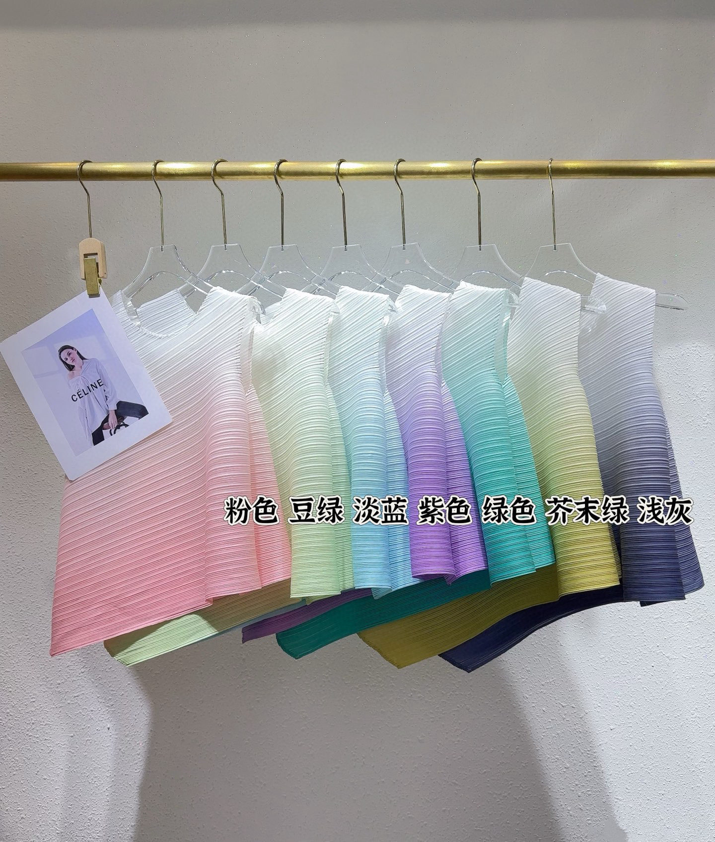 “High-Quality Women’s Clothes: Sleeveless Shirt and Half-Love Suit Collection” - 图片 6