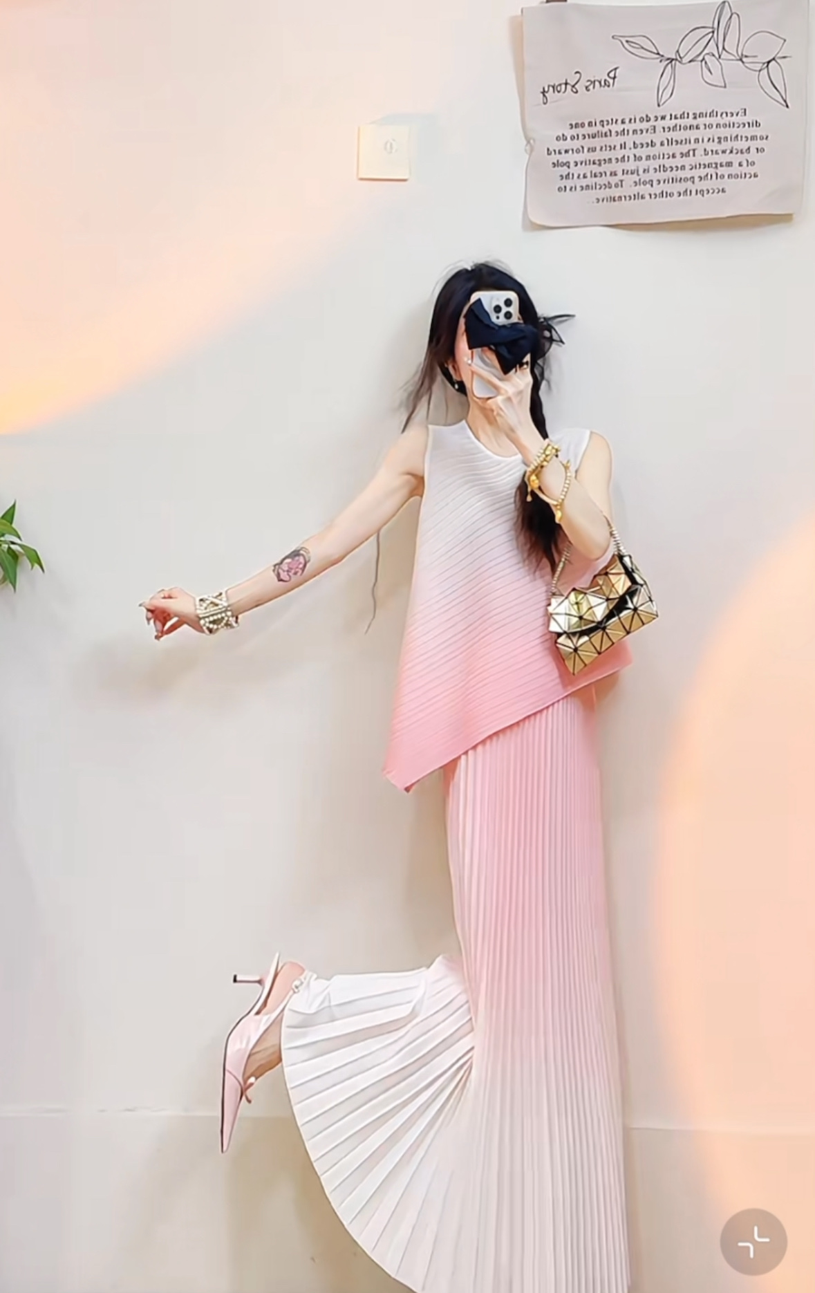 “High-Quality Women’s Clothes: Sleeveless Shirt and Half-Love Suit Collection” - 图片 4