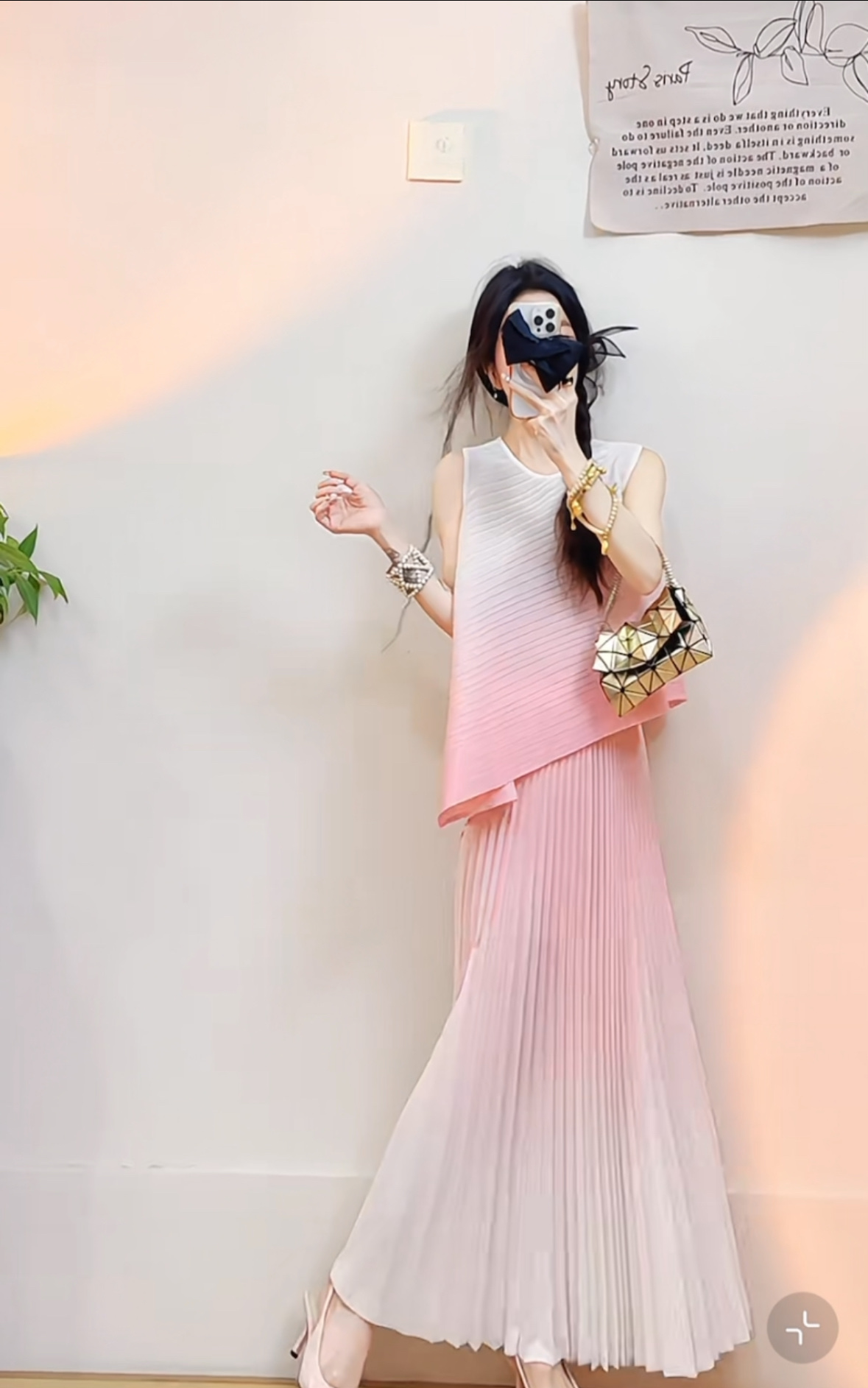 “High-Quality Women’s Clothes: Sleeveless Shirt and Half-Love Suit Collection” - 图片 3