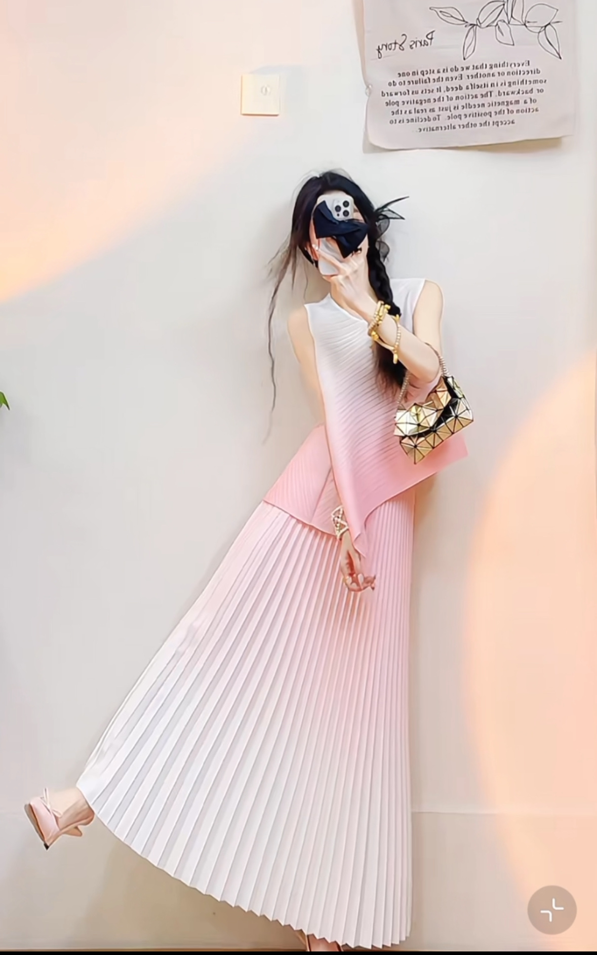 “High-Quality Women’s Clothes: Sleeveless Shirt and Half-Love Suit Collection”