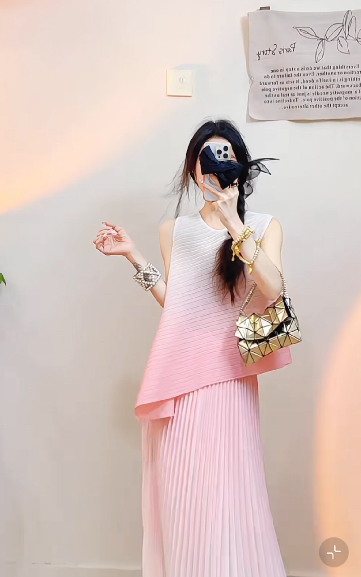 “High-Quality Women’s Clothes: Sleeveless Shirt and Half-Love Suit Collection” - 图片 2