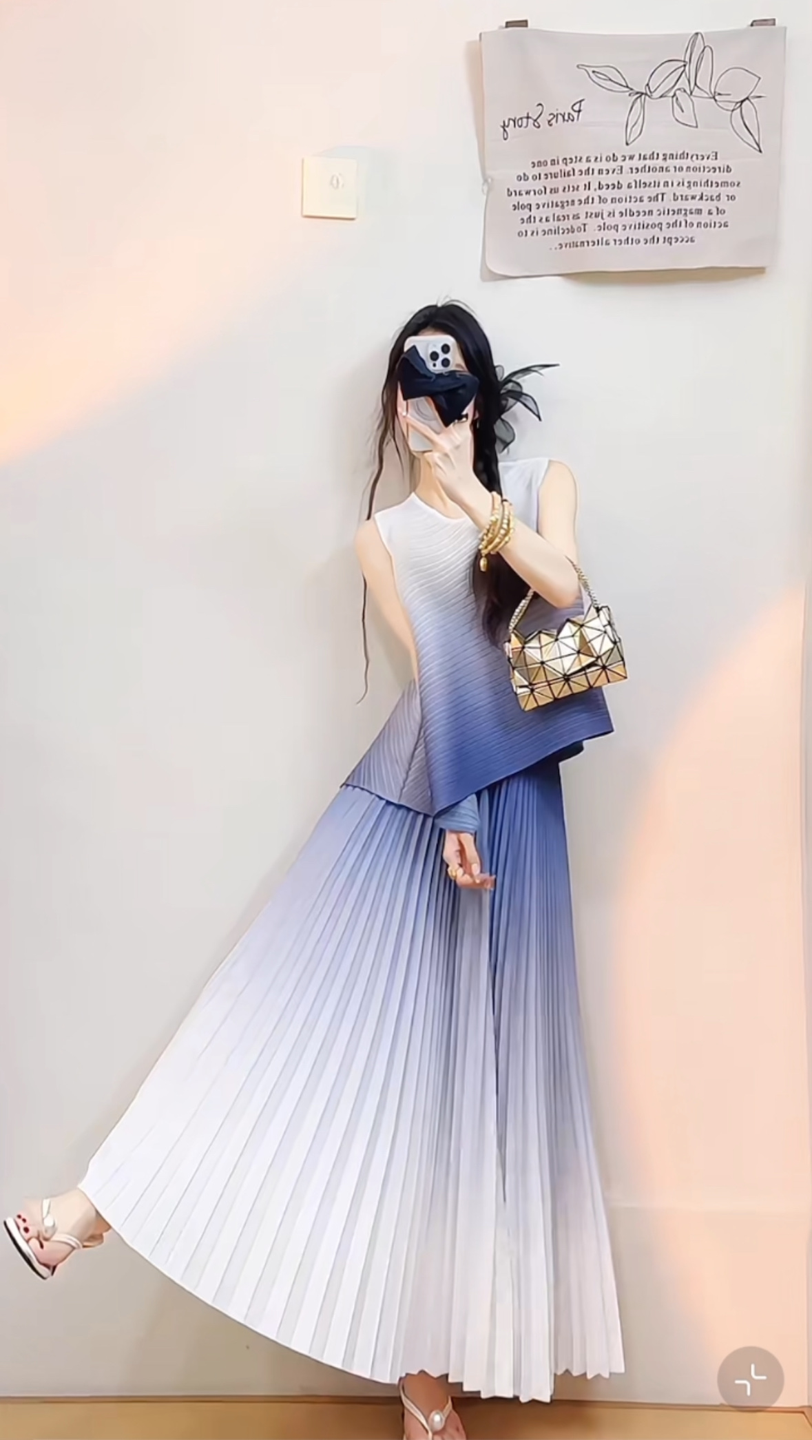 High-Quality Women’s Clothes: Sleeveless Shirt and Half-Love Suit Trends with 3 Houses