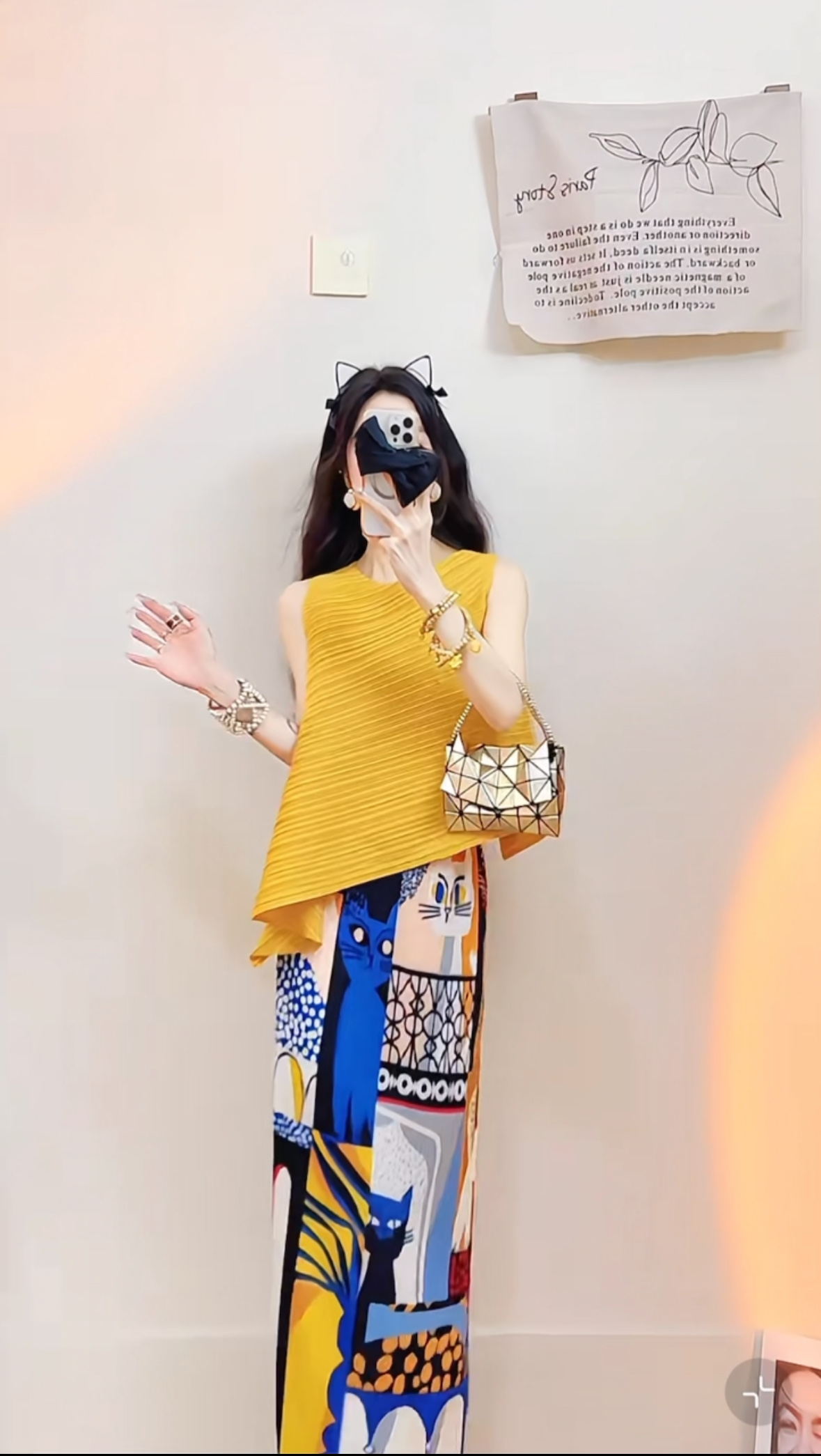 High-End Quality Women’s Outfit with Three Houses for Life: New Cat Blue Skirt Set - 图片 2