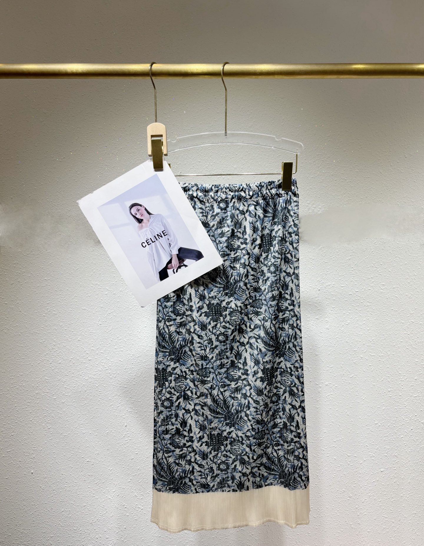 High-End Quality Women’s Suit with Three Lifetime Guarantees and High-Prescripted Sales. - 图片 7