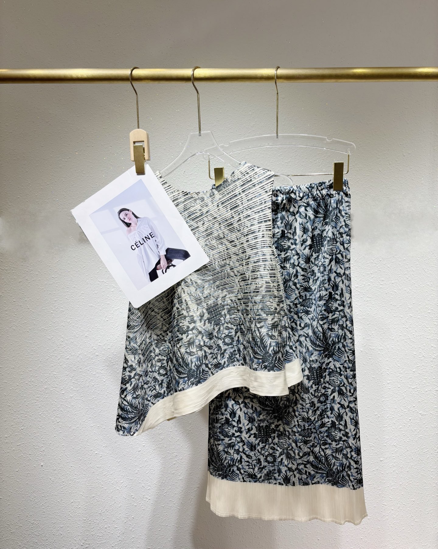 High-End Quality Women’s Suit with Three Lifetime Guarantees and High-Prescripted Sales. - 图片 8