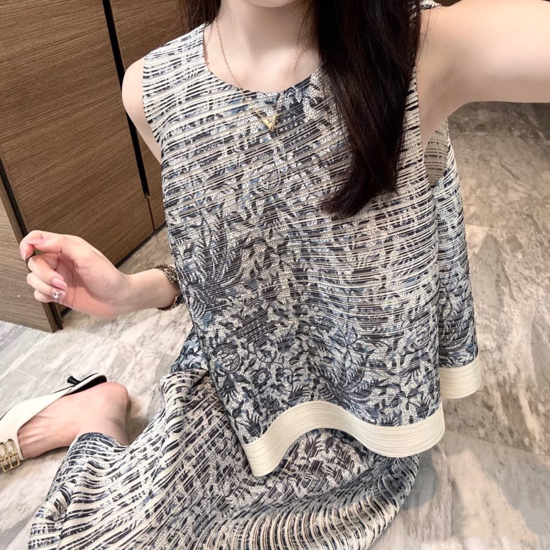 High-End Quality Women’s Suit with Three Lifetime Guarantees and High-Prescripted Sales. - 图片 5