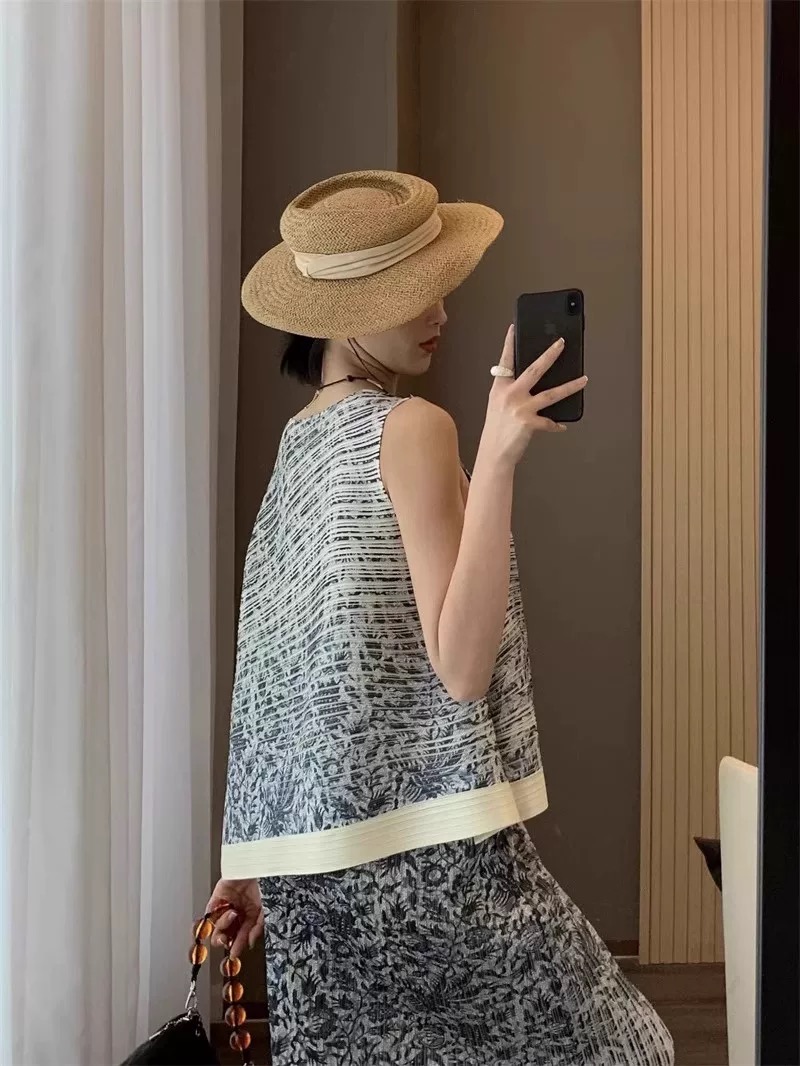 High-End Quality Women’s Suit with Three Lifetime Guarantees and High-Prescripted Sales. - 图片 4