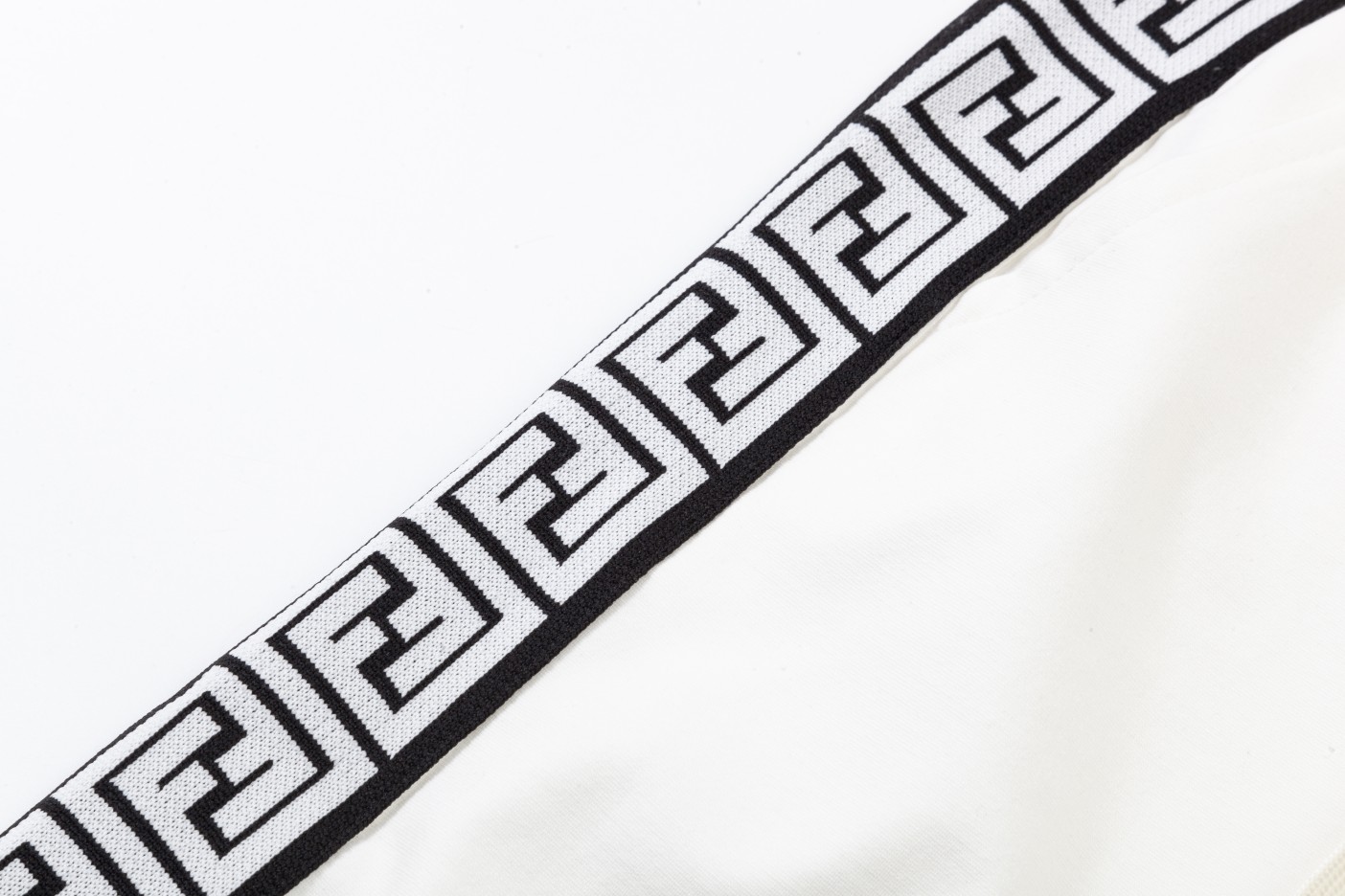 2024SS Custom Knitting Shorts: Flower Knitting, Embroidered Logo, Stylish & Comfy (18 words) - 图片 5