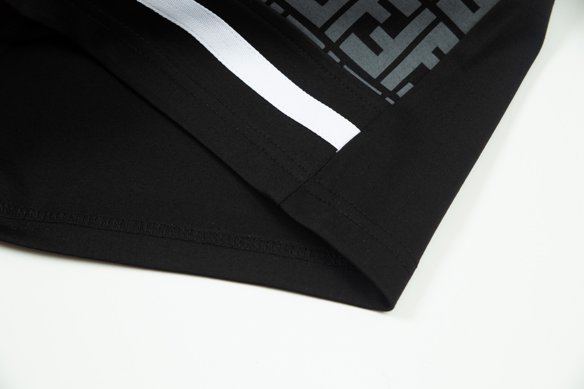 Fendi Weave Letter Embroidery Cow Belly Fabric Shorts, Cozy and Leisurely, White-Black, M-4XL. - 图片 4