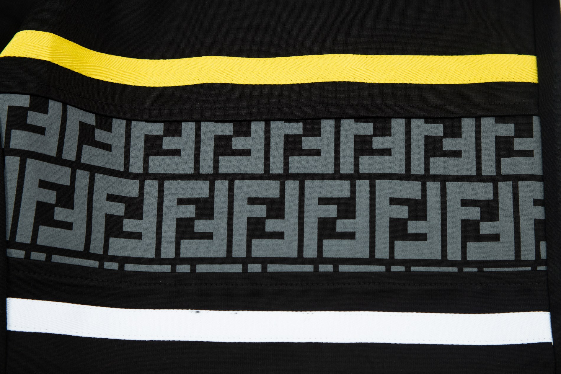 Fendi Weave Letter Embroidery Cow Belly Fabric Shorts, Cozy and Leisurely, White-Black, M-4XL. - 图片 5