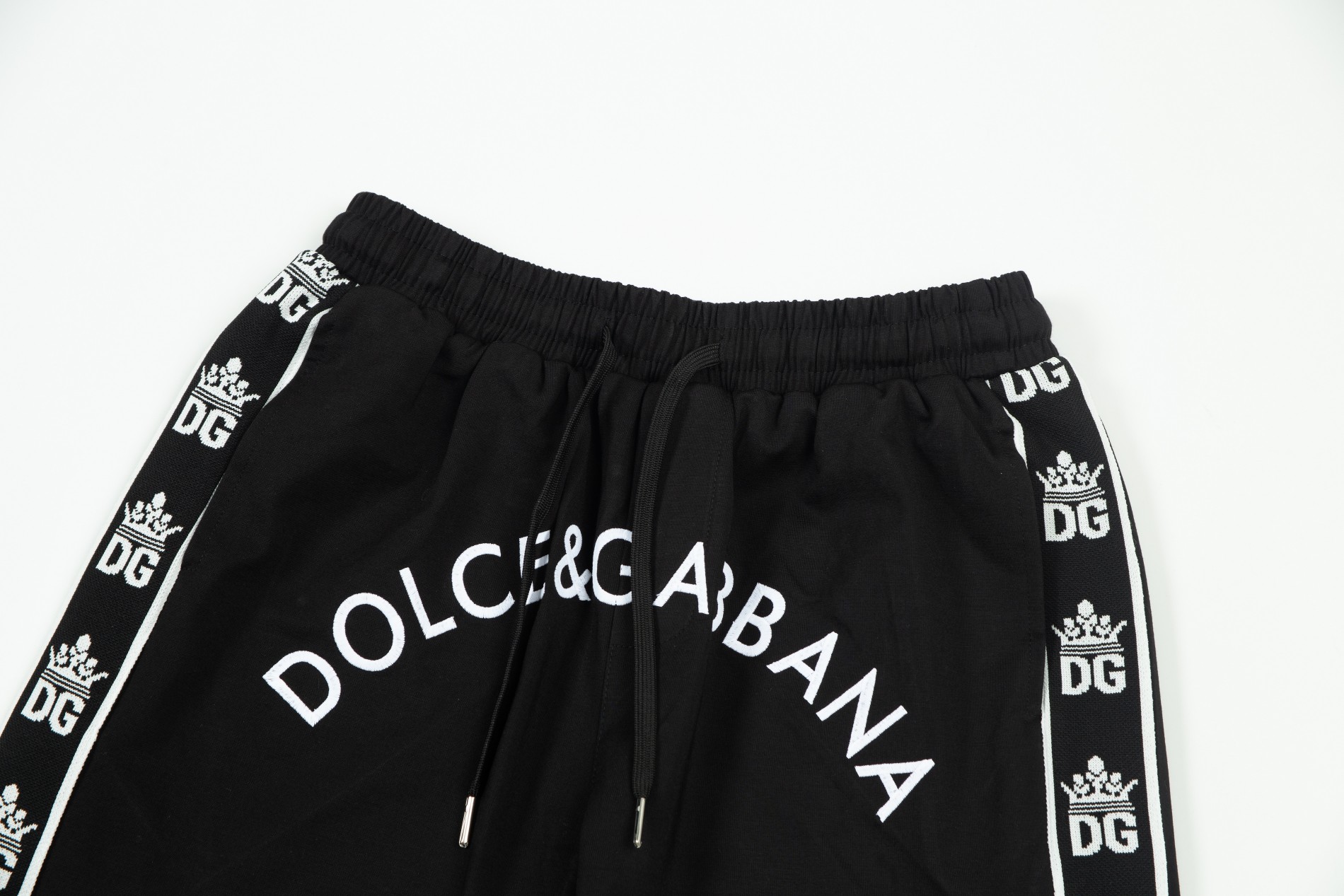 XGS 24SS DG Fabric Letters Embroidered Logo Shorts in Black-White, Sizes M-4XL. - 图片 3