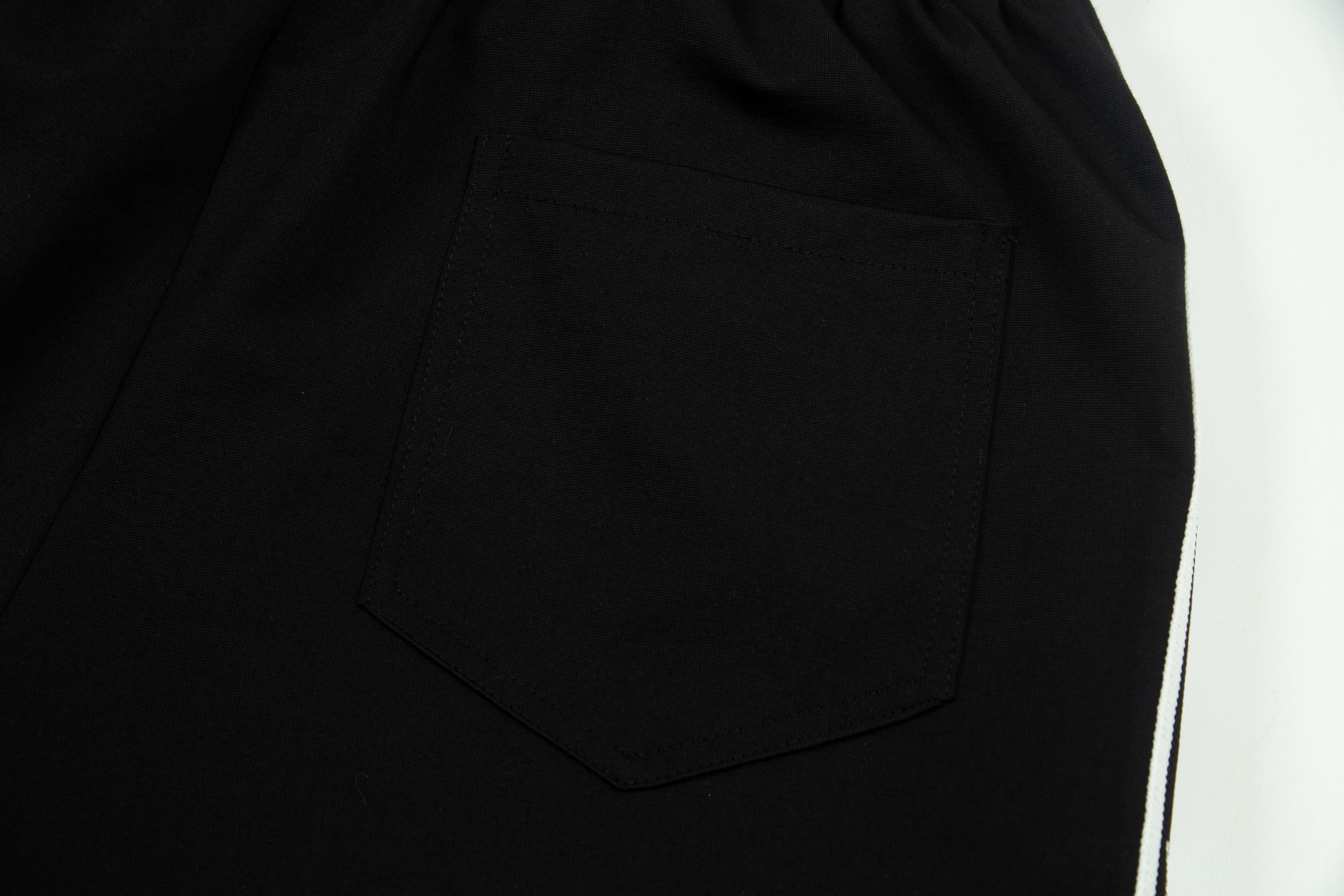 XGS 24SS DG Fabric Letters Embroidered Logo Shorts in Black-White, Sizes M-4XL. - 图片 8