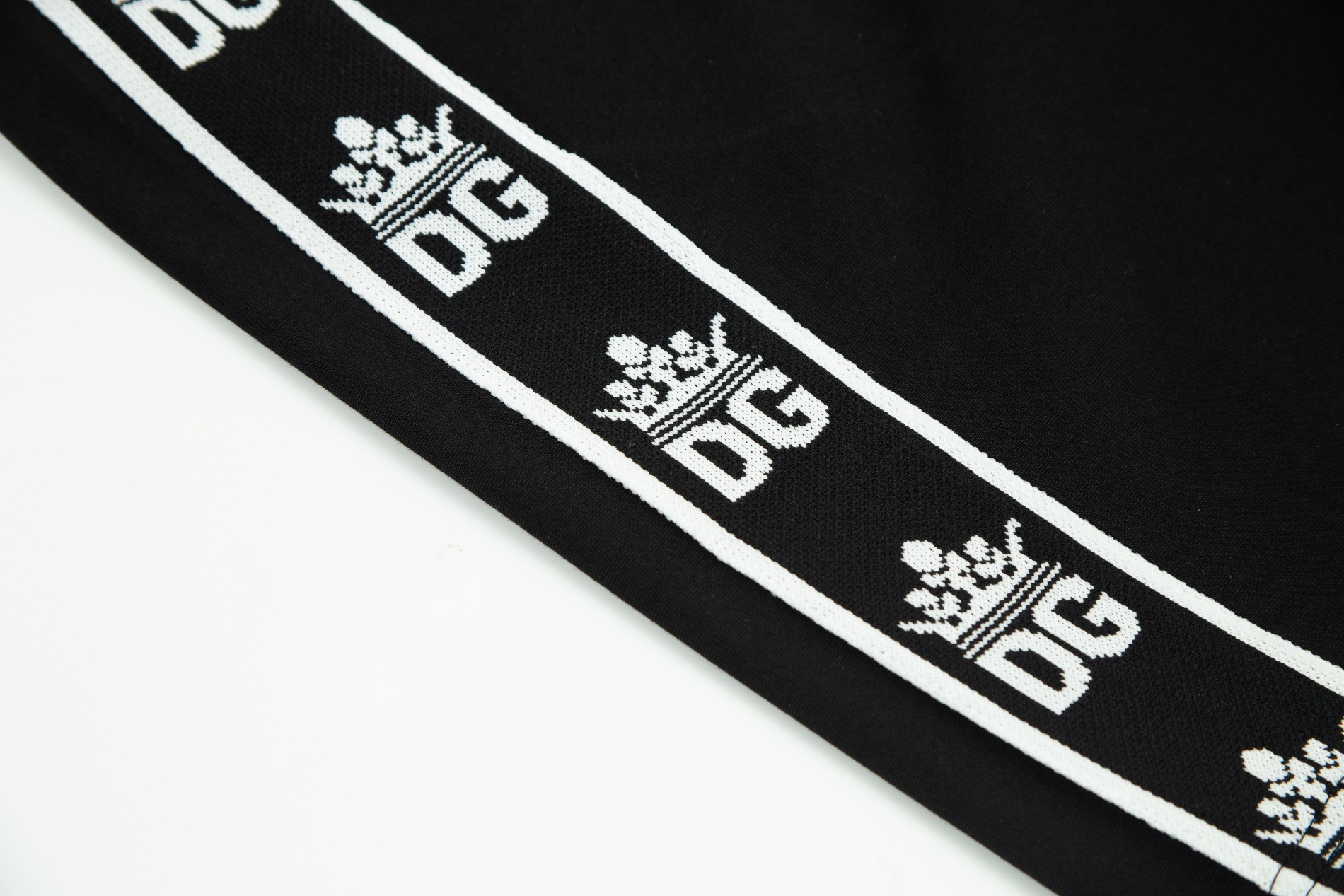XGS 24SS DG Fabric Letters Embroidered Logo Shorts in Black-White, Sizes M-4XL. - 图片 7