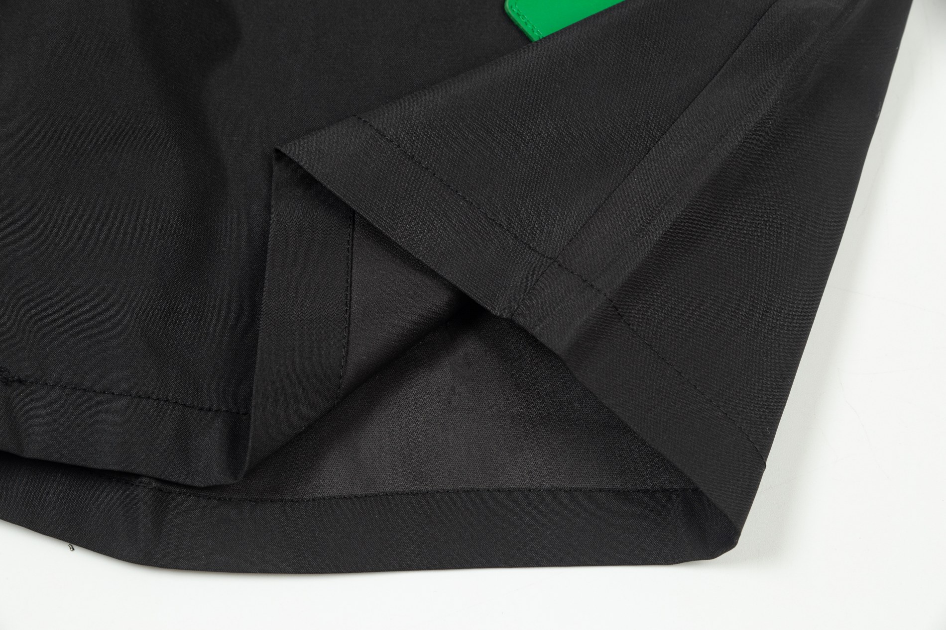 Bottega Veneta’s 2024 Summer Beach Pants: Stylish, High-Quality, Super-Real Filming. - 图片 6