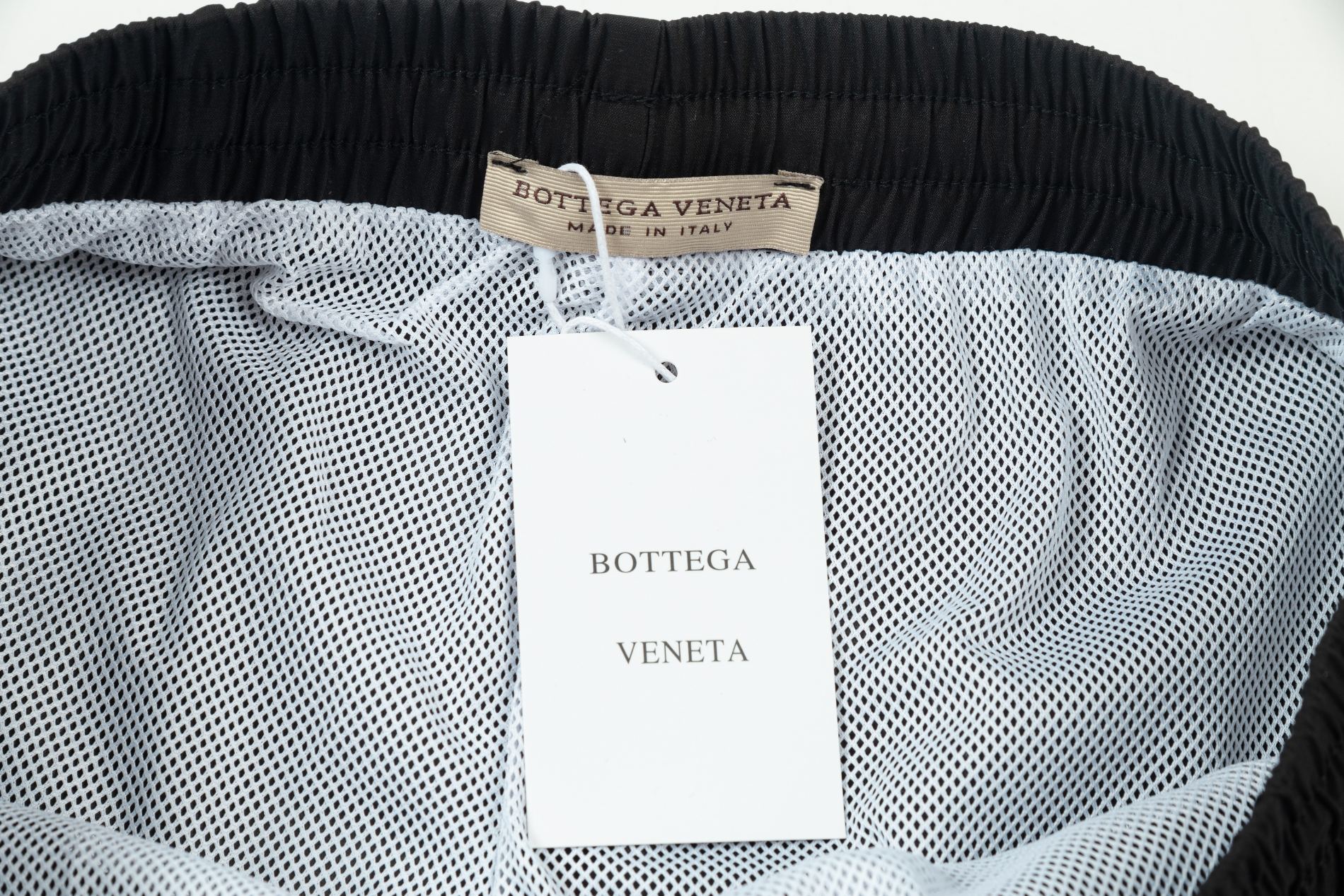 Bottega Veneta’s 2024 Summer Beach Pants: Stylish, High-Quality, Super-Real Filming. - 图片 8