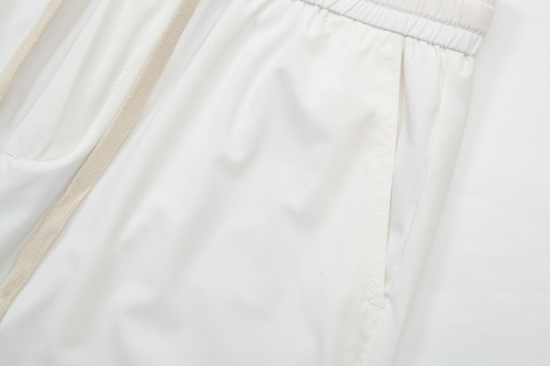 2024 New Summer Fashion Beach Shorts: CJCR Hardware in Black and White, M14XL. - 图片 3
