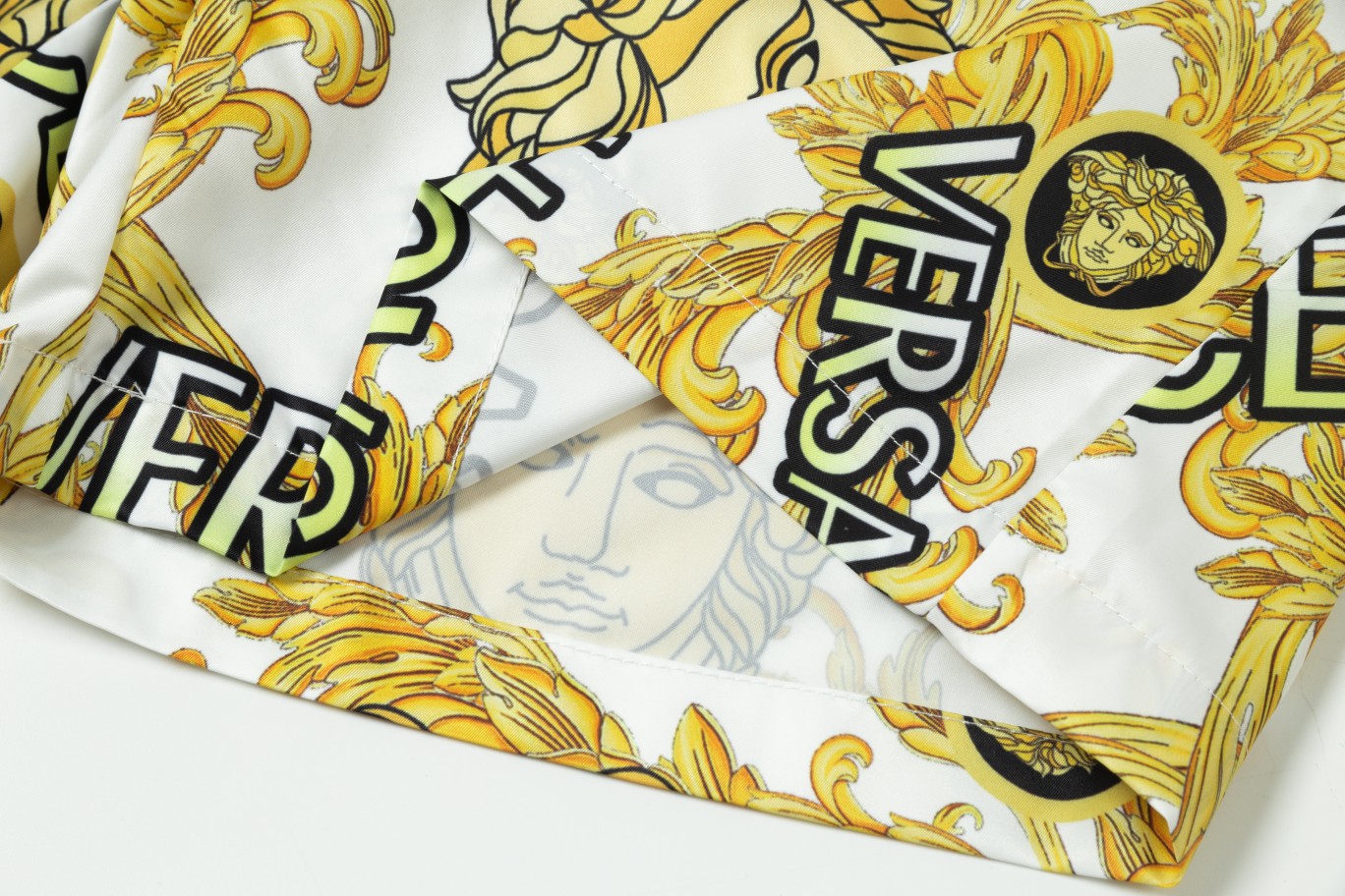 Versace 2024: High-Order Original Hardware Beach Shorts with Dry Fabric. - 图片 6