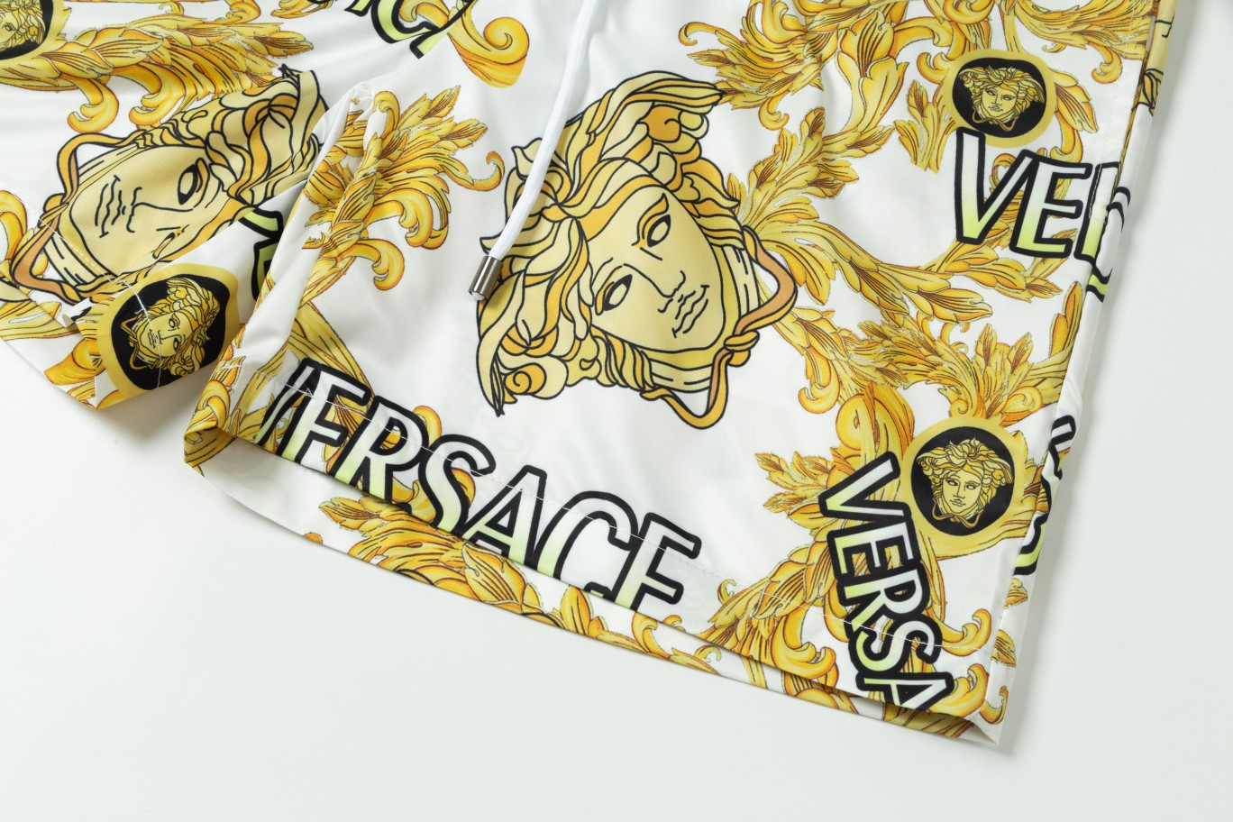 Versace 2024: High-Order Original Hardware Beach Shorts with Dry Fabric. - 图片 5