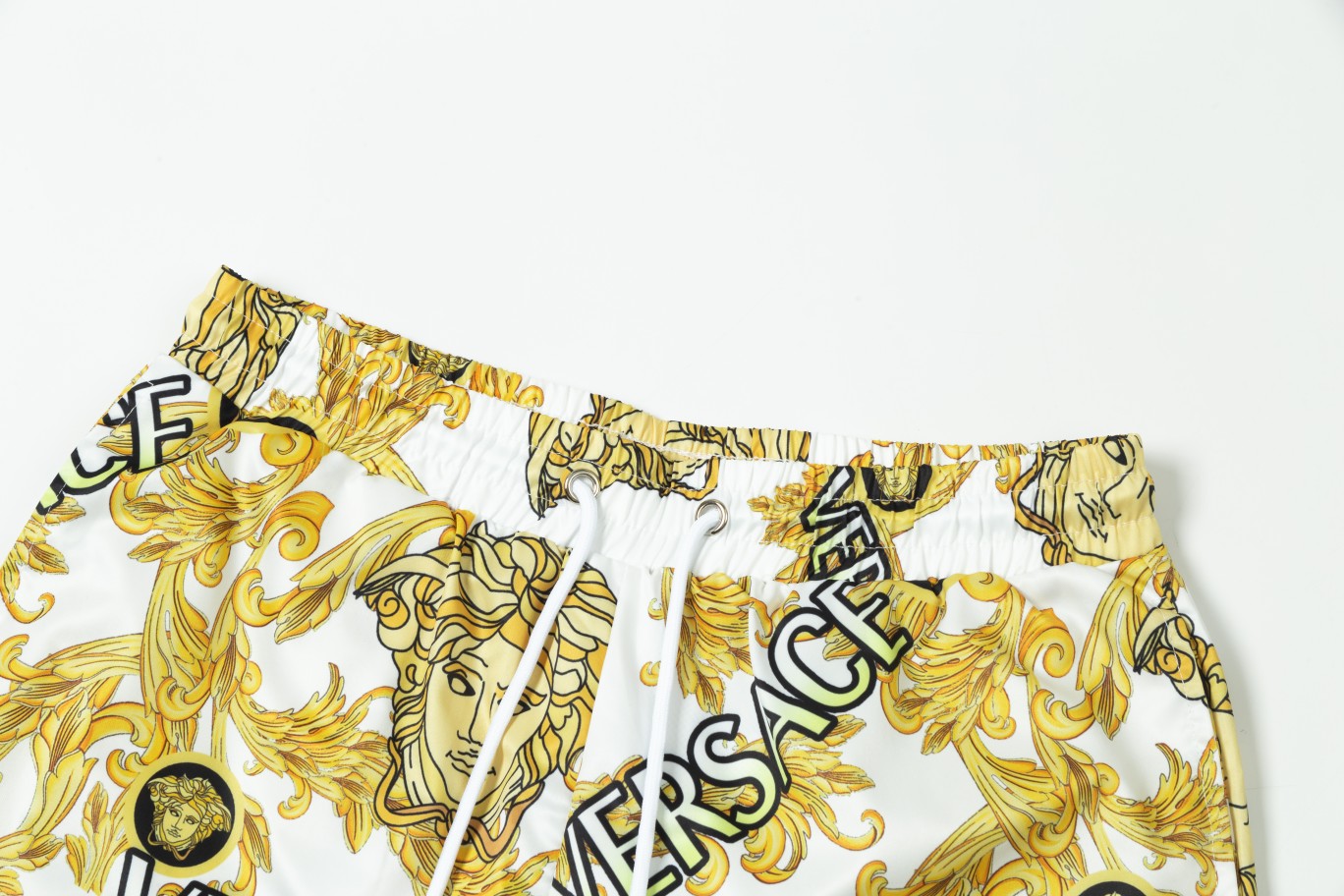 Versace 2024: High-Order Original Hardware Beach Shorts with Dry Fabric. - 图片 8