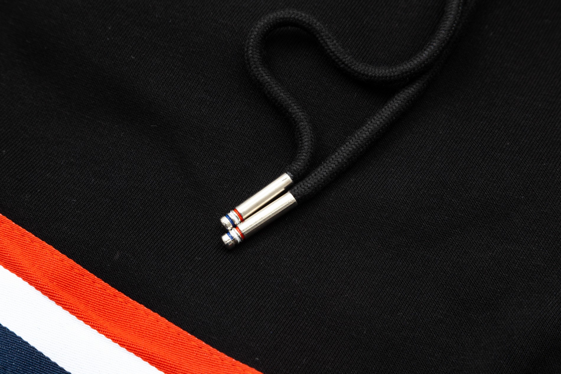 Tom Browne 24 Autumn Tight Logo: High-End Tailored Faceware with Air-Comfort and Impeccable Detail - 图片 5