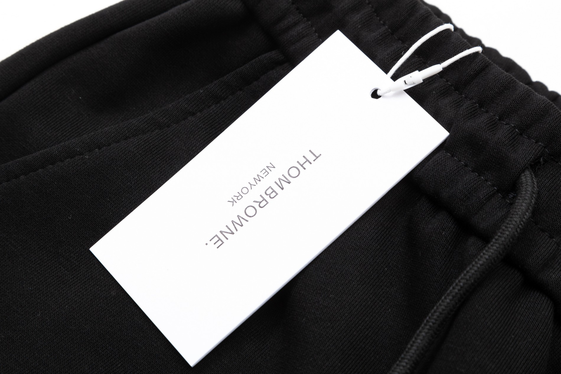 Tom Browne 24 Autumn Tight Logo: High-End Tailored Faceware with Air-Comfort and Impeccable Detail - 图片 6