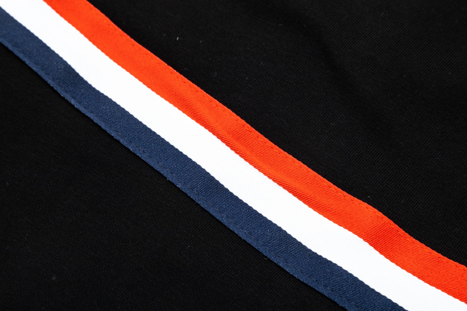 Tom Browne 24 Autumn Tight Logo: High-End Tailored Faceware with Air-Comfort and Impeccable Detail - 图片 7