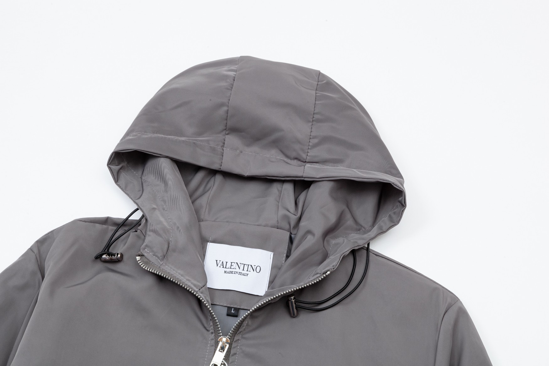 New XGS Windproof Jacket by Valentino Valentino: Stylish, Functional, and Synchronized for 2024 - 图片 3