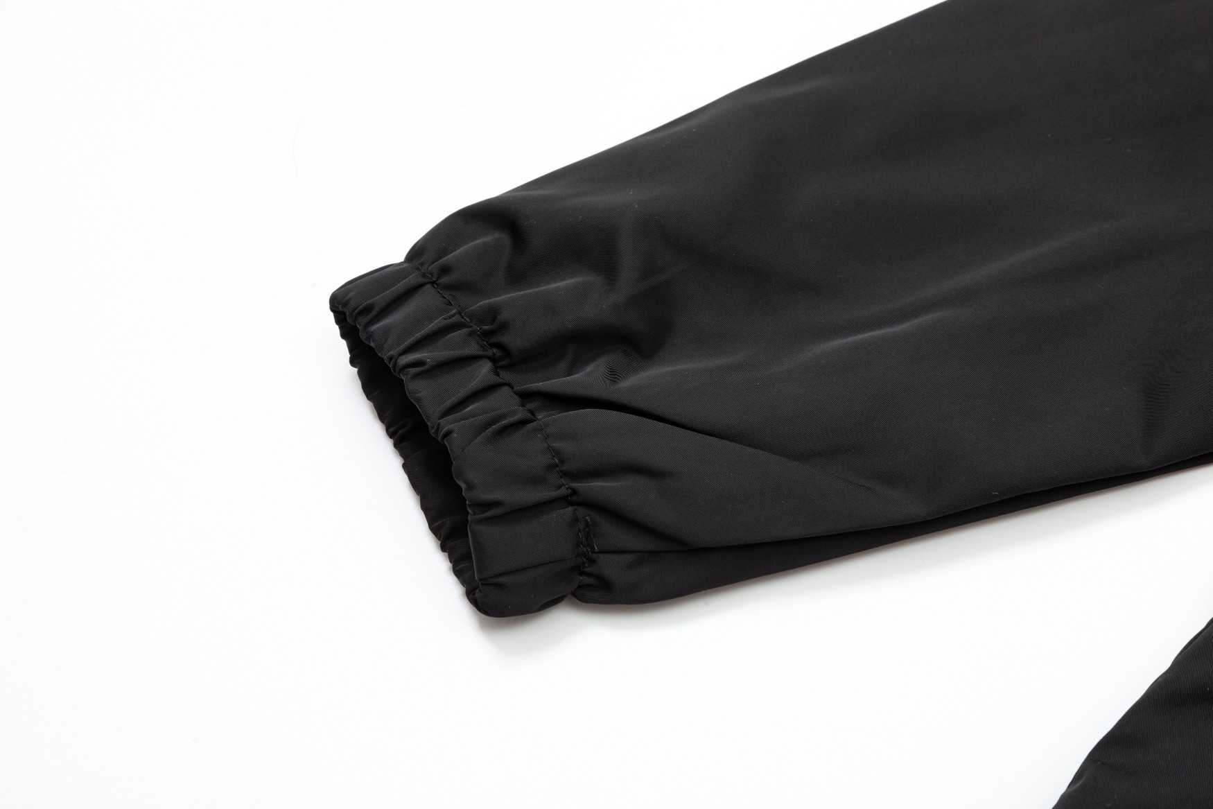 Valentino VALENTINO 2024 Hat Windproof Jacket with Custom Hardware Logo and Five Gold Zippers - 图片 6