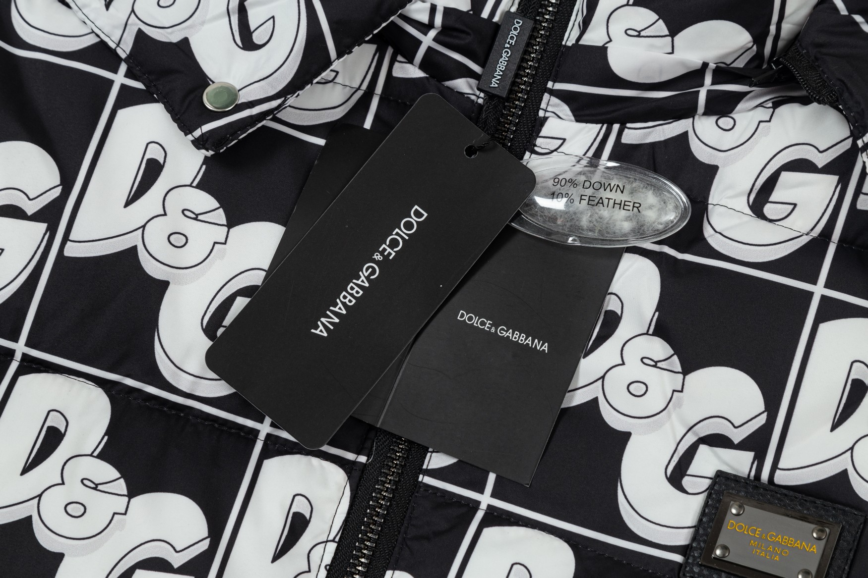 “DOLCE & GABBANA Autumn 2024 Hat: Classic Logo, Customized Fittings, Multiple Sizes and Colors” - 图片 5