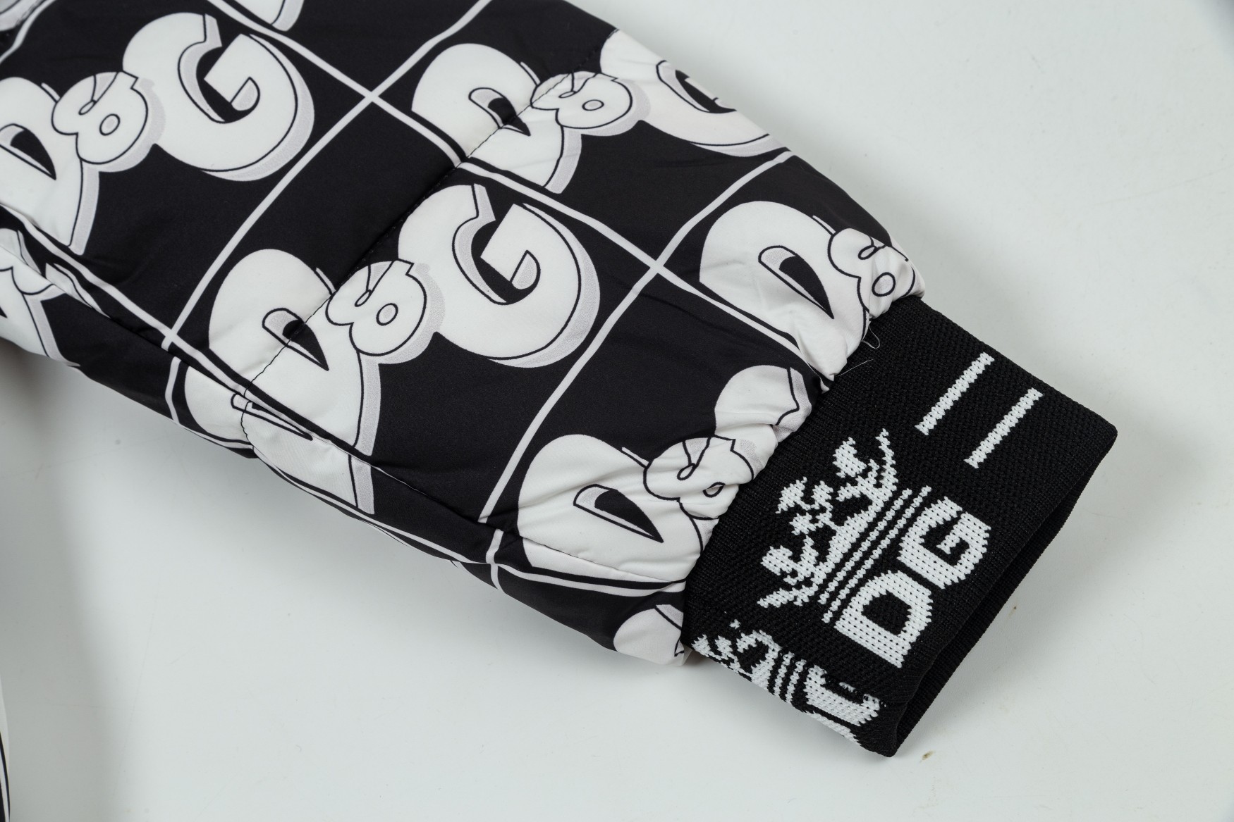 “DOLCE & GABBANA Autumn 2024 Hat: Classic Logo, Customized Fittings, Multiple Sizes and Colors” - 图片 8