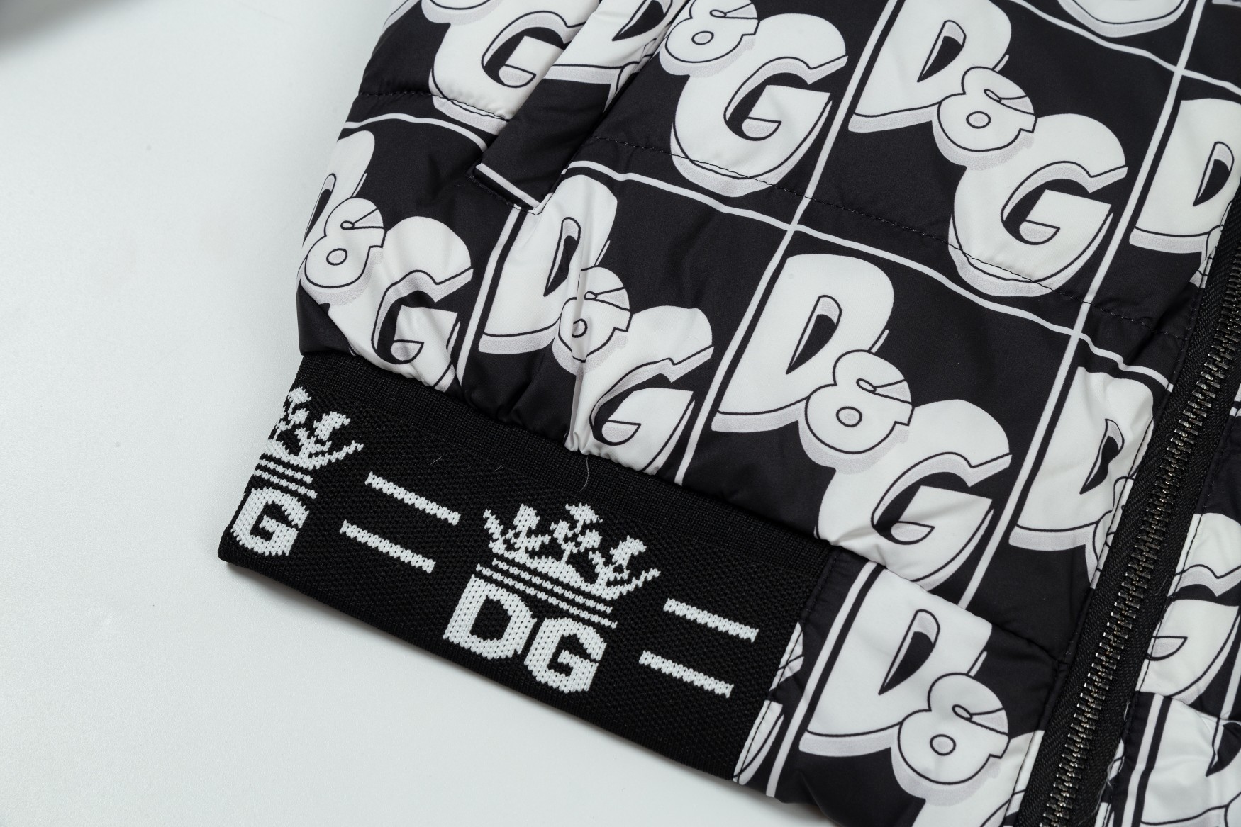 “DOLCE & GABBANA Autumn 2024 Hat: Classic Logo, Customized Fittings, Multiple Sizes and Colors” - 图片 9