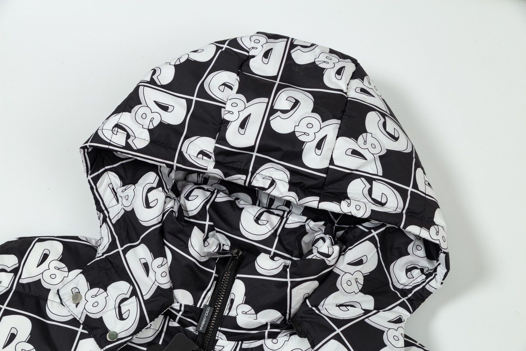 “DOLCE & GABBANA Autumn 2024 Hat: Classic Logo, Customized Fittings, Multiple Sizes and Colors” - 图片 3