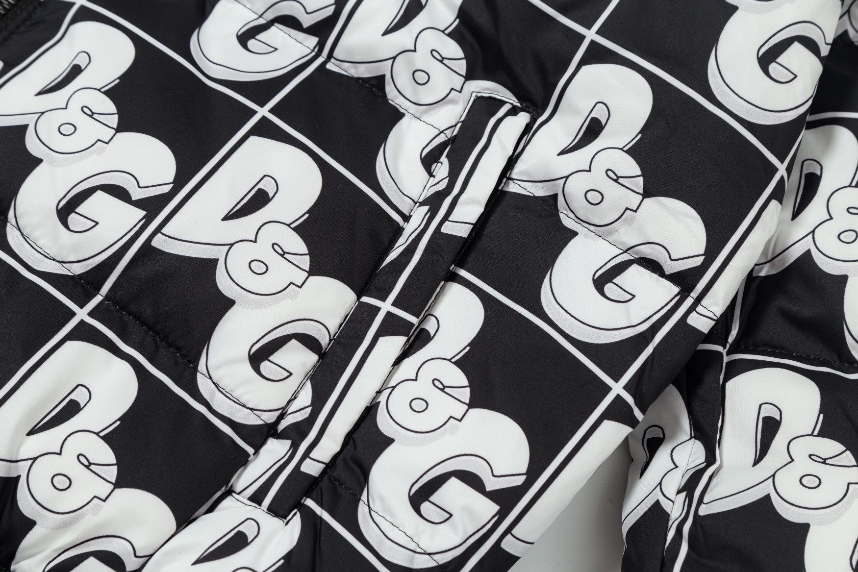 “DOLCE & GABBANA Autumn 2024 Hat: Classic Logo, Customized Fittings, Multiple Sizes and Colors” - 图片 7