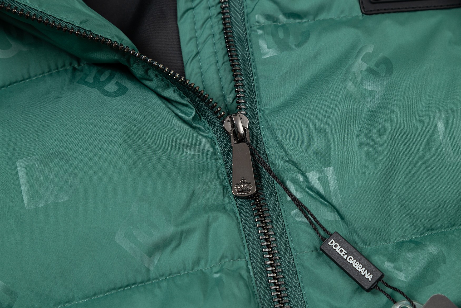 “Dolce & Gabbana 2024 Hat: Featherless, Classic Dark Flowers, High Quality, Green” - 图片 6