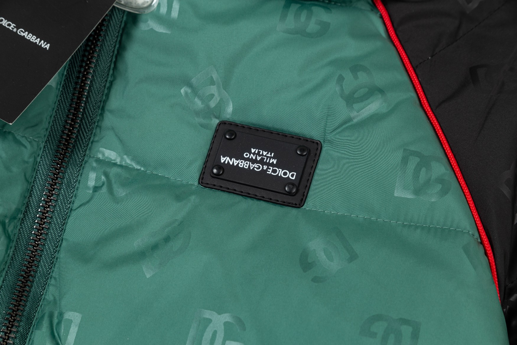 “Dolce & Gabbana 2024 Hat: Featherless, Classic Dark Flowers, High Quality, Green” - 图片 5