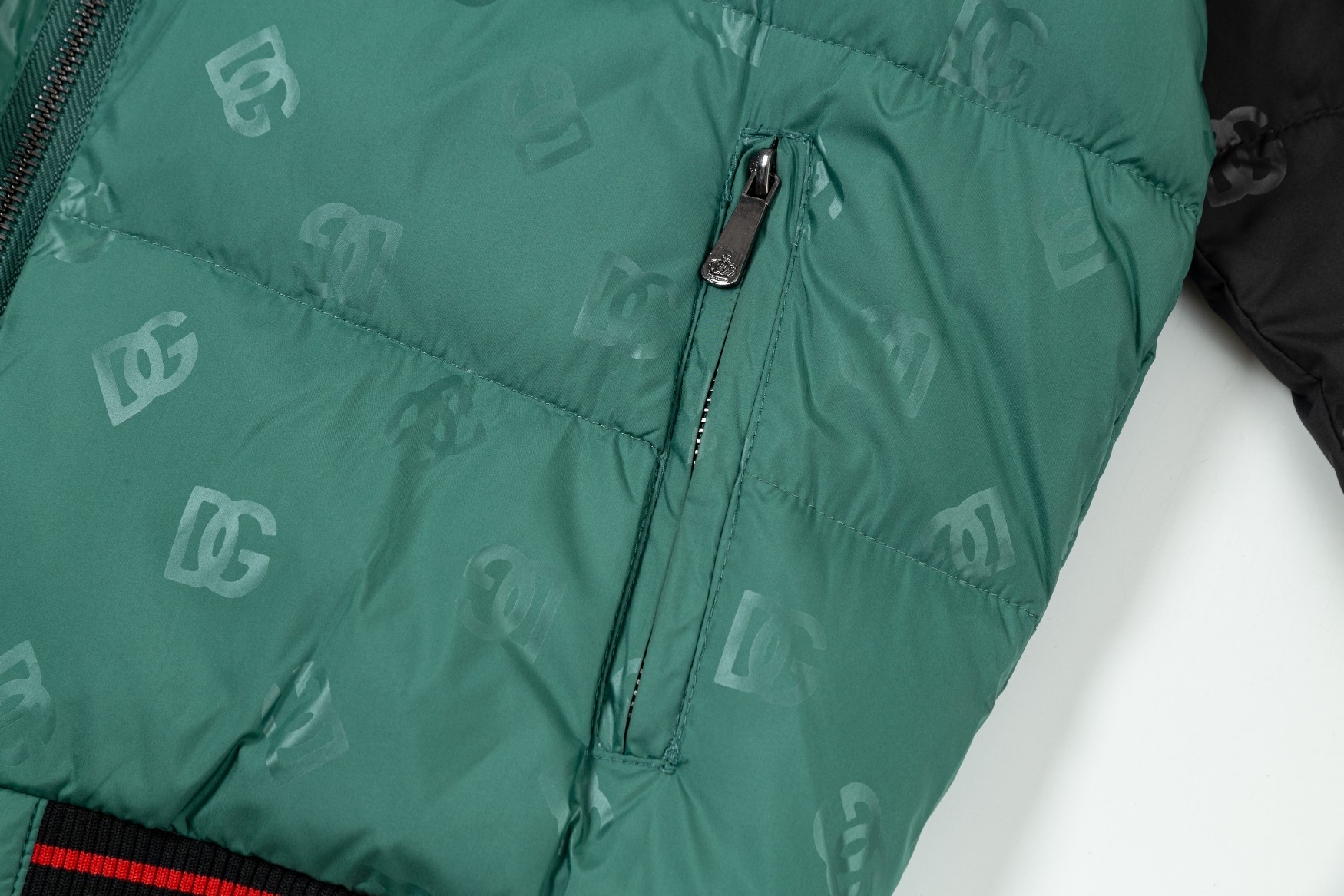 “Dolce & Gabbana 2024 Hat: Featherless, Classic Dark Flowers, High Quality, Green” - 图片 8